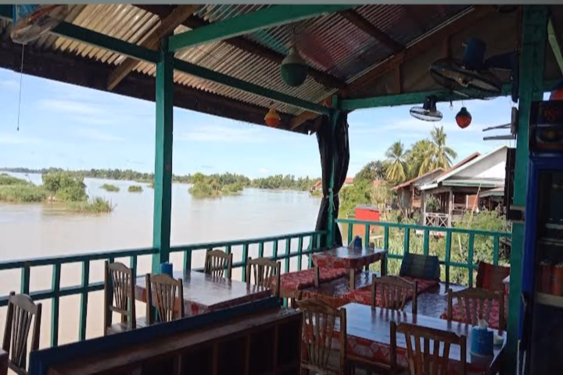 Laos vs Thailand Indian food availability - Hathim Indian restaurant and other resturants in Laos with riverside dining option for Indian travelers