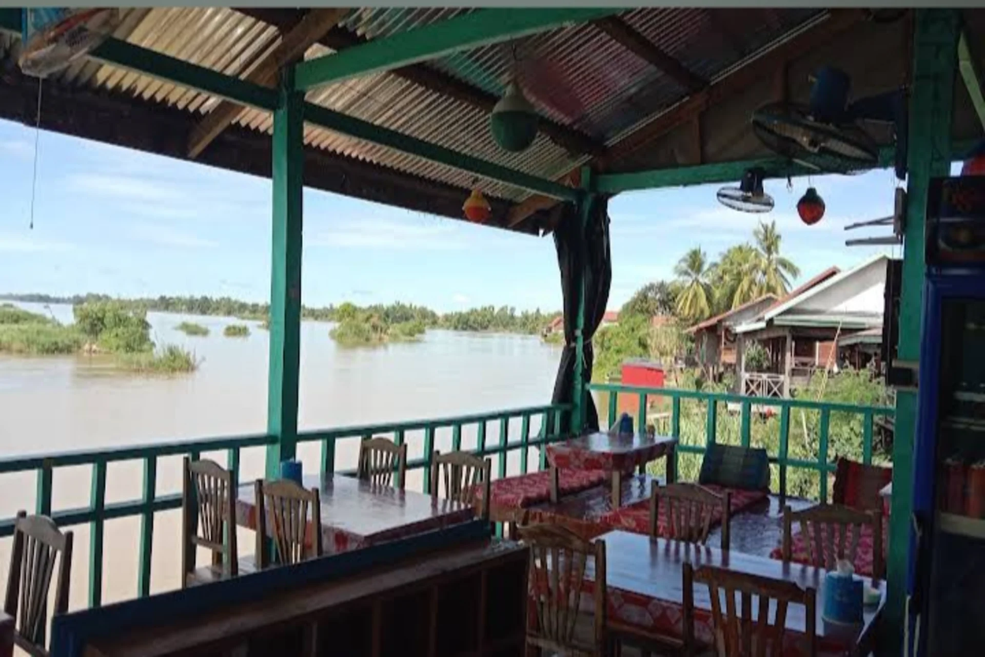 Laos vs Thailand Indian food availability - Hathim Indian restaurant and other resturants in Laos with riverside dining option for Indian travelers