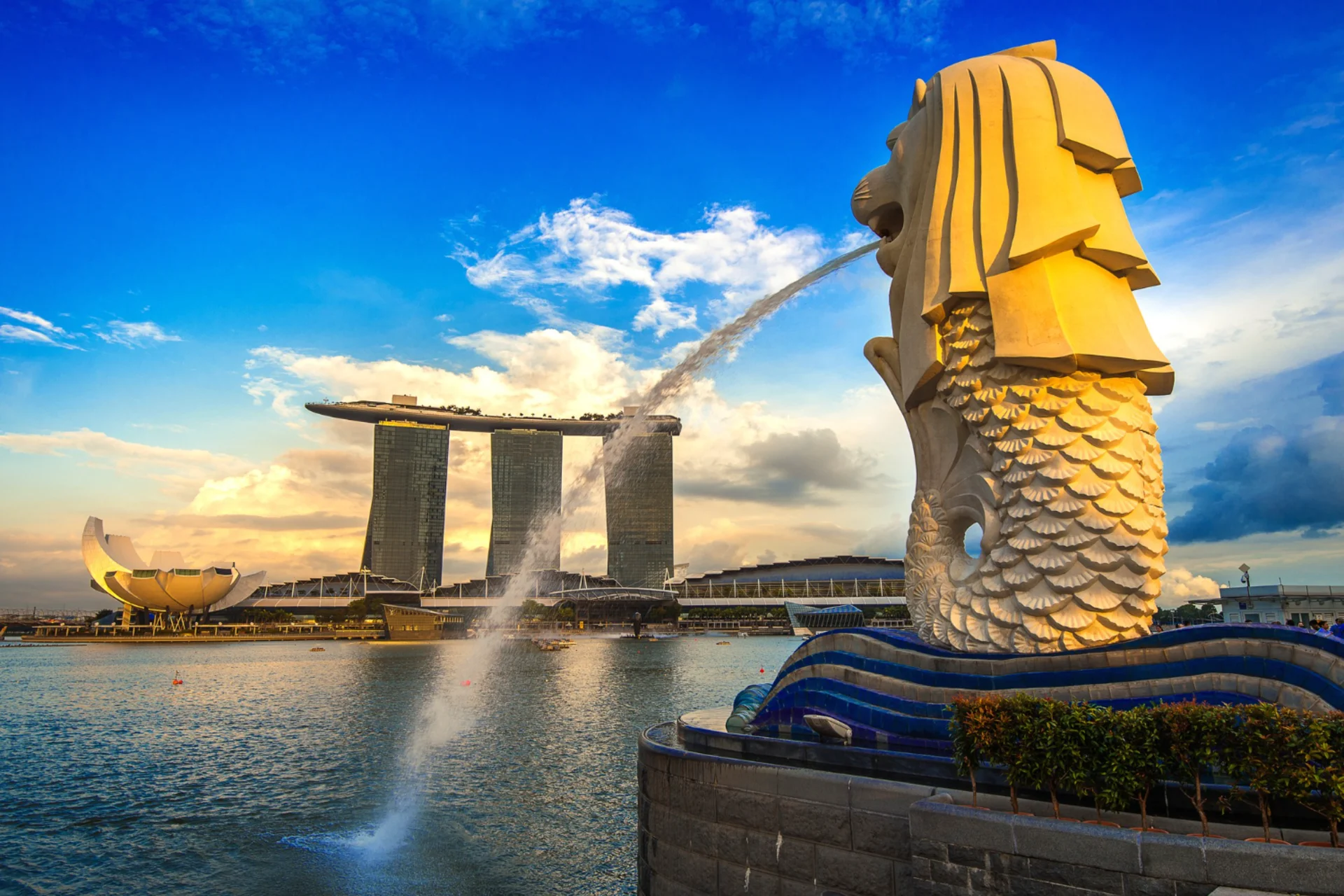 Singapore tourist region — the iconic Merlion statue and Marina Bay Sands skyline, a must-visit landmark for couples exploring Singapore vs Dubai