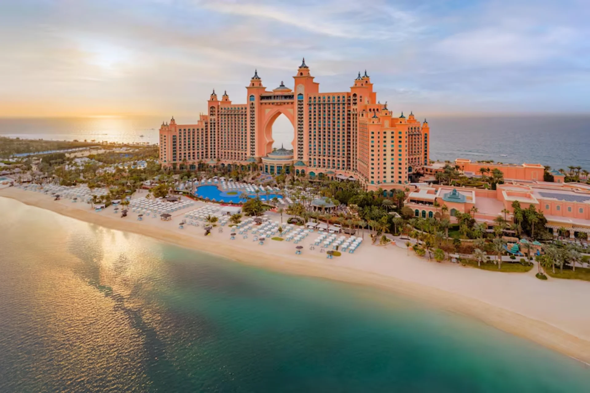 Atlantis The Palm Dubai – beachfront luxury resort on Palm Jumeirah- dubai vs singapore hotel guide