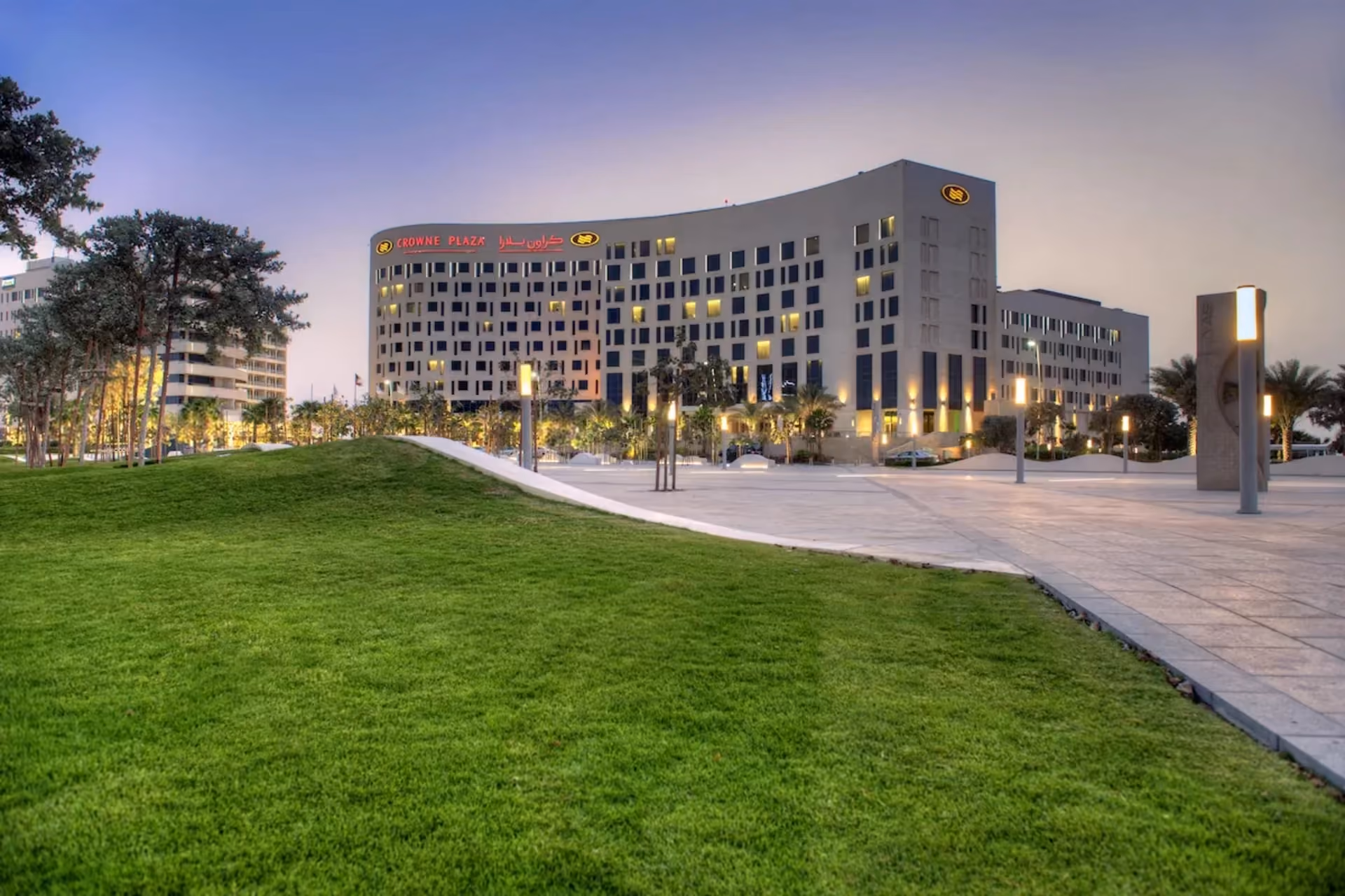Crowne Plaza Abu Dhabi – Yas Island — a refined waterfront luxury property with mangrove views, private beach club, and premium dining in Abu Dhabi.