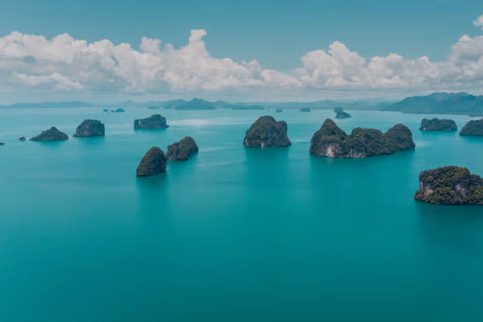 Rocky islands dotted in bright blue water at Ko Pak Bia
