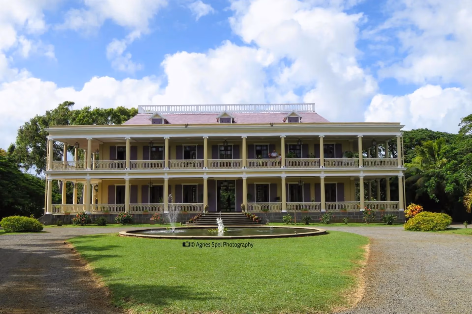 Colonial mansion with fountain in Mauritius garden