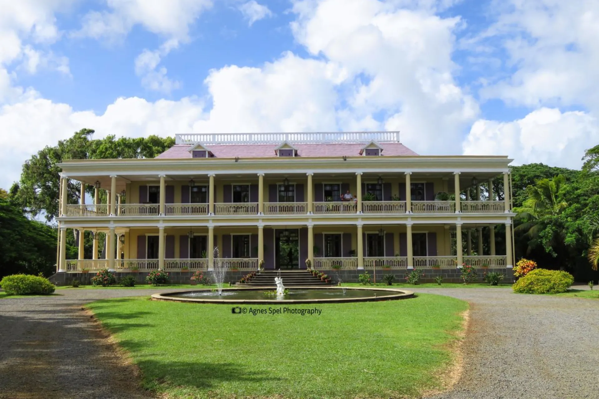 Colonial mansion with fountain in Mauritius garden