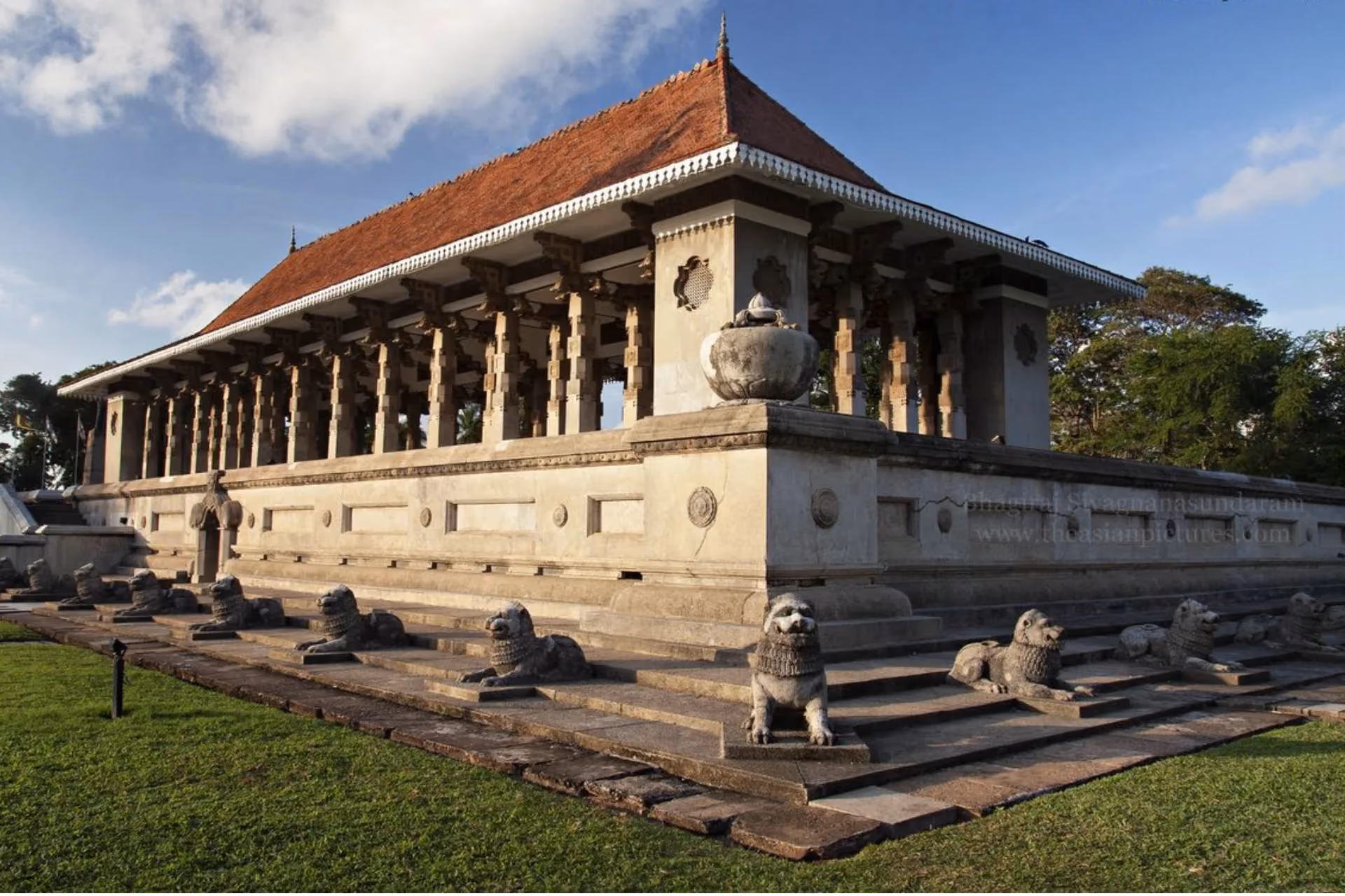 Sri Lanka Independence Museum with stone lions and columns