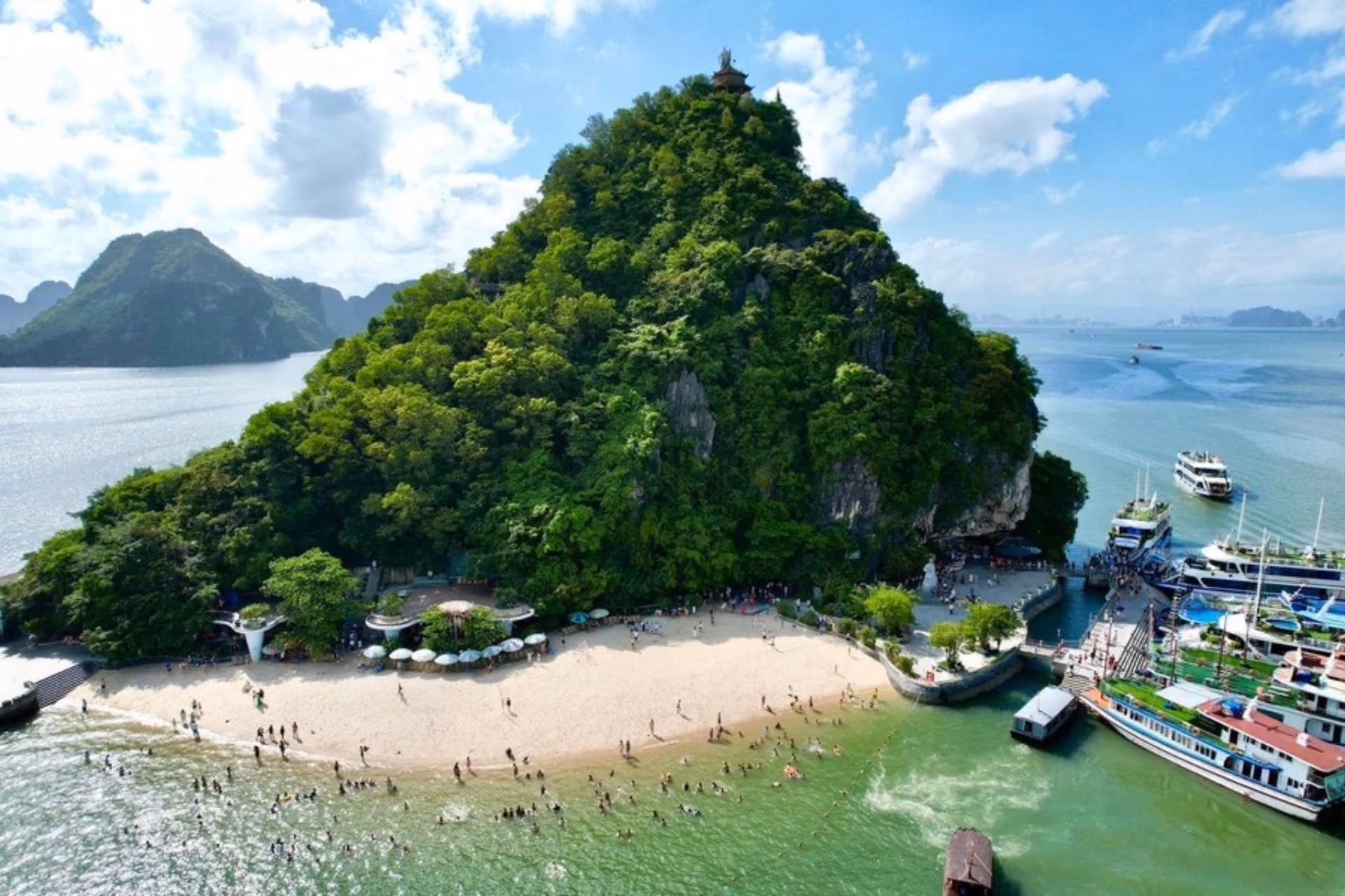 Tiptop Island with green mountain, beach, and boats Thailand
