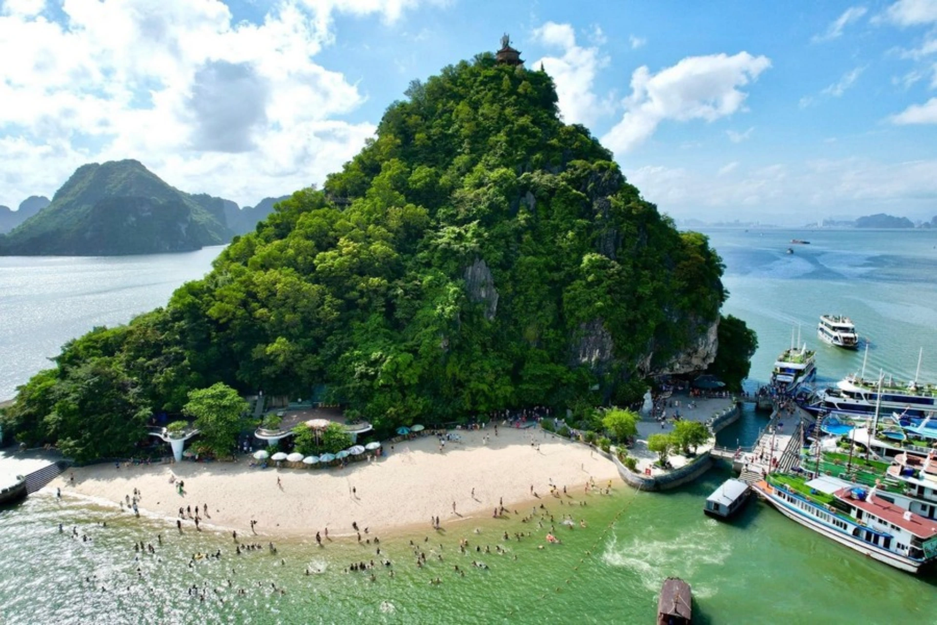 Tiptop Island with green mountain, beach, and boats Thailand