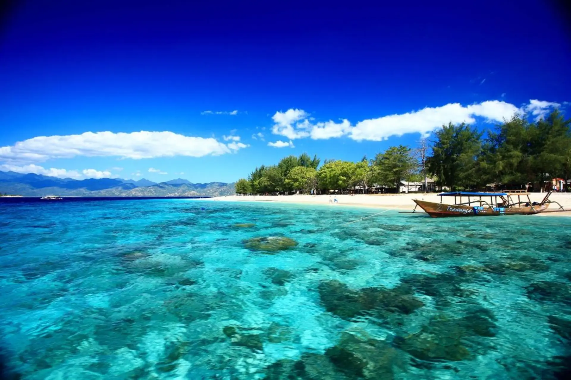 Clear blue water and sandy beach at Gili Islands Bali