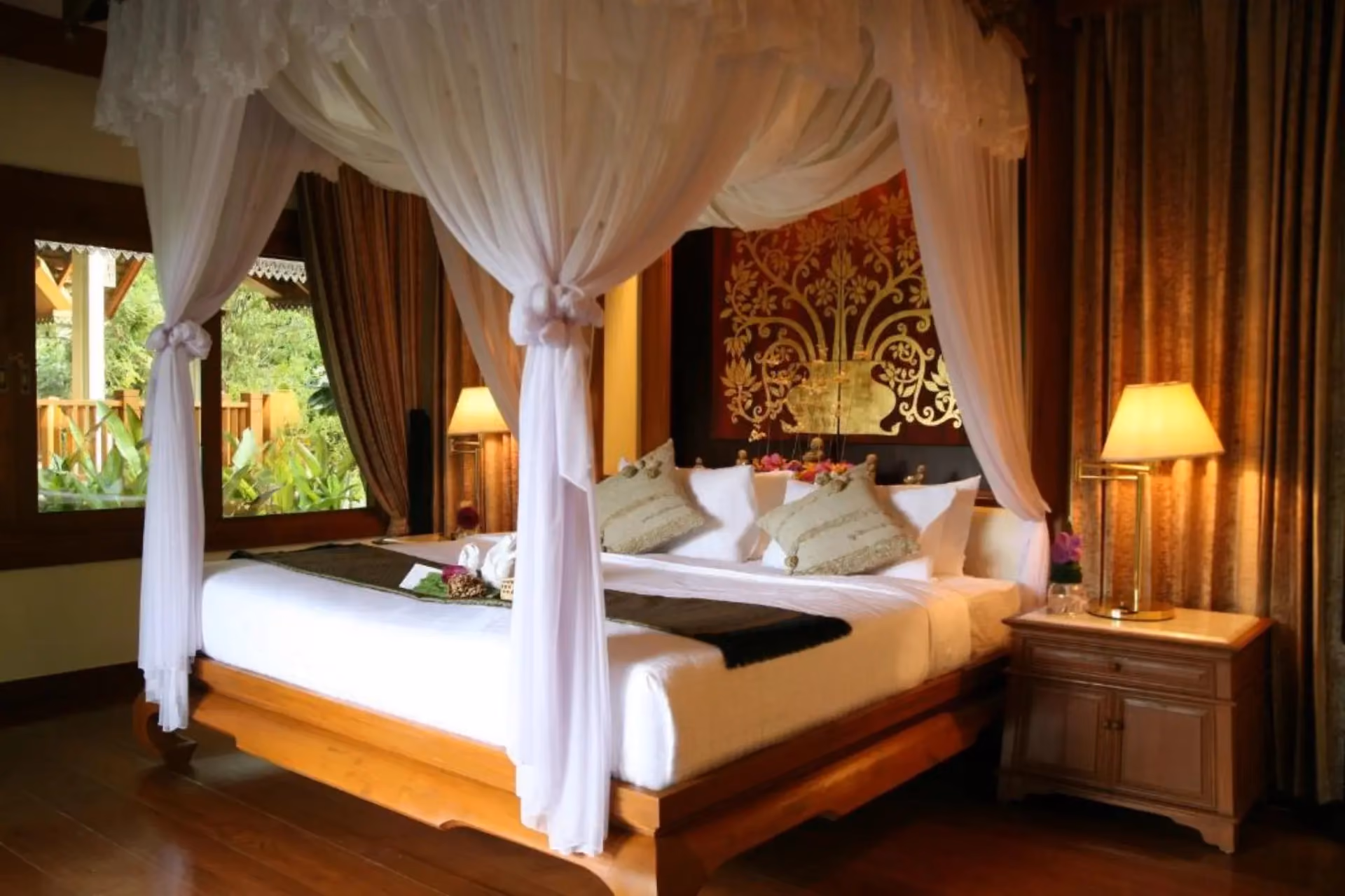 Luxury canopy bed at Khum Phaya Chiang Mai resort