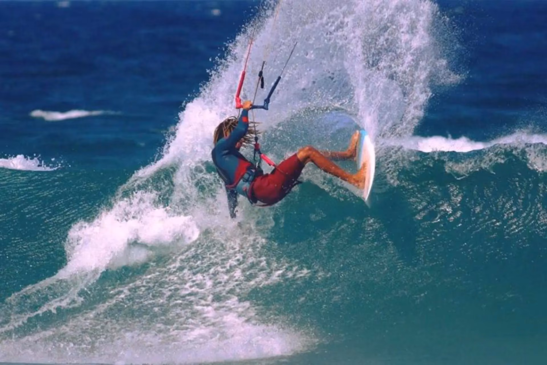 Kitesurfer riding big wave at Adaaran Select