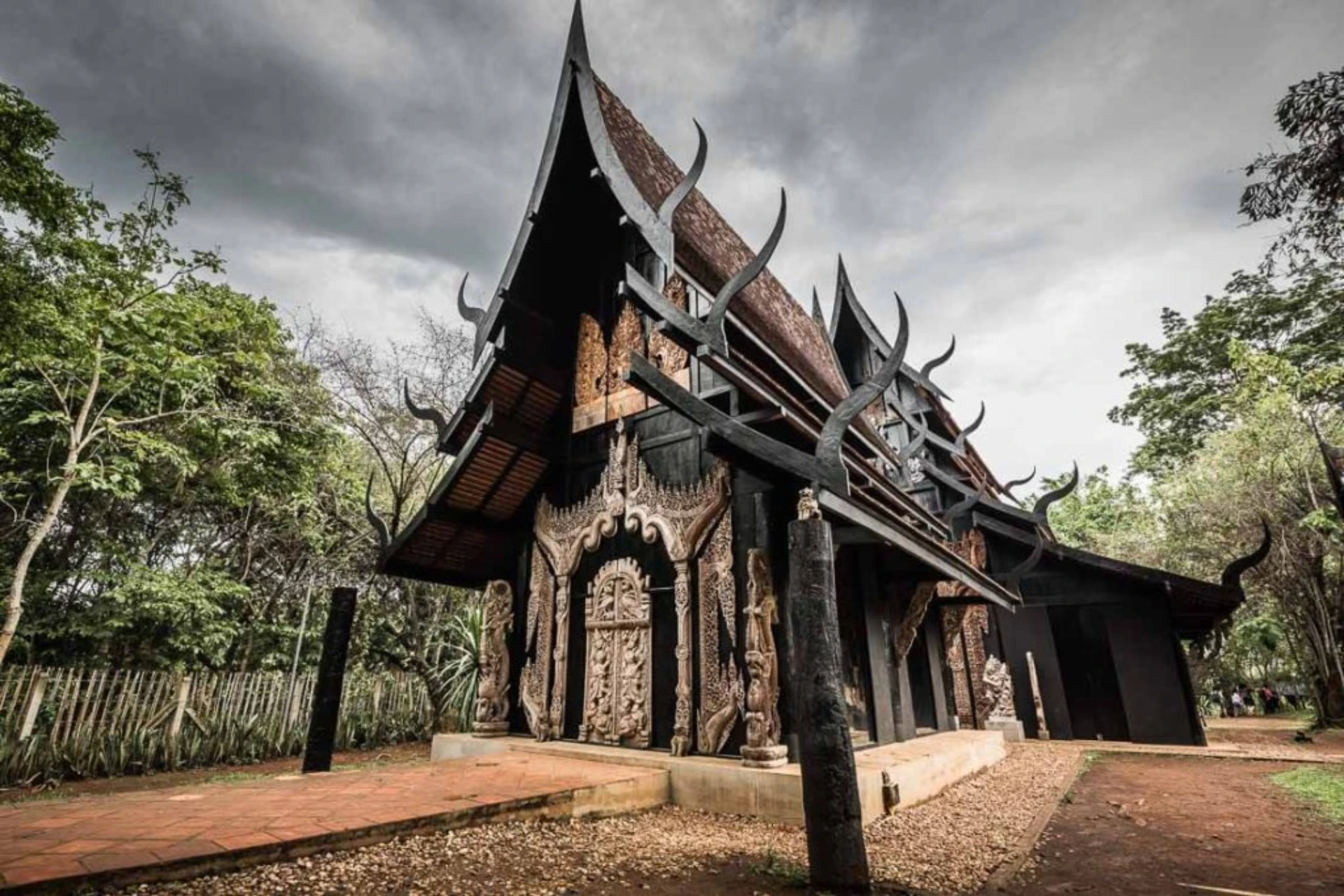 Thailand Done Offbeat: Chiang Rai's Black Temple