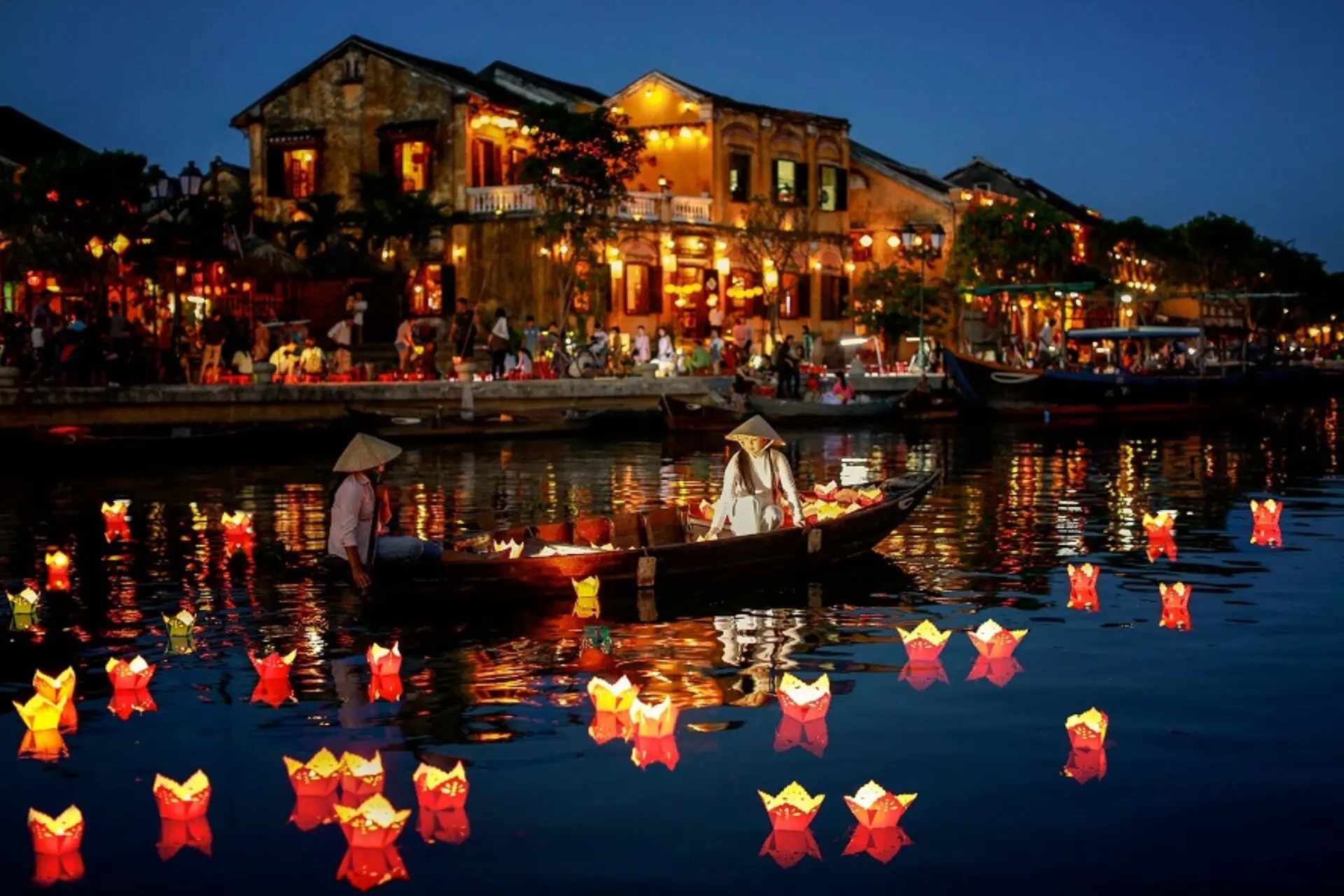 Lantern boat ride in Hoi An