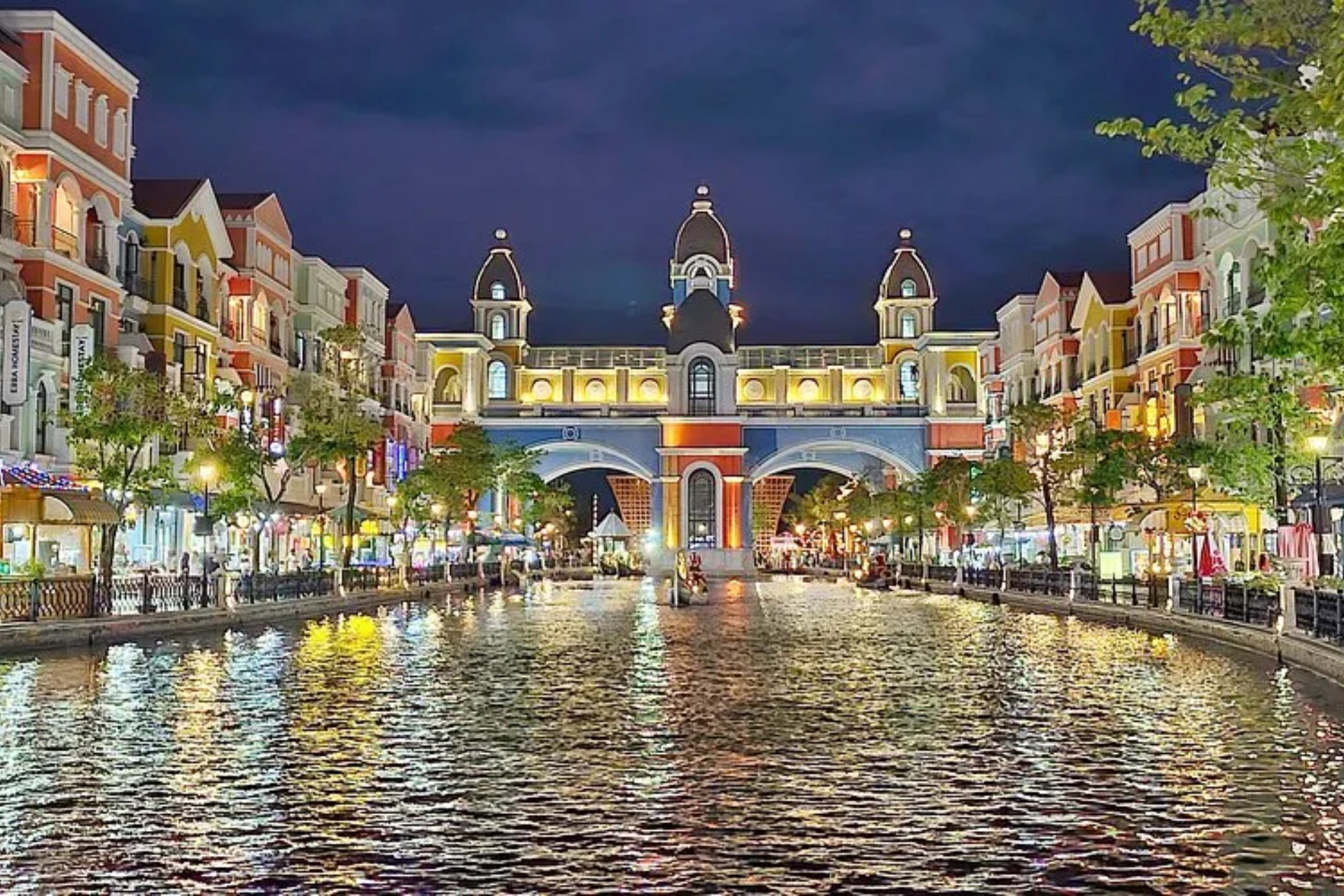 Evening scene in Grand World