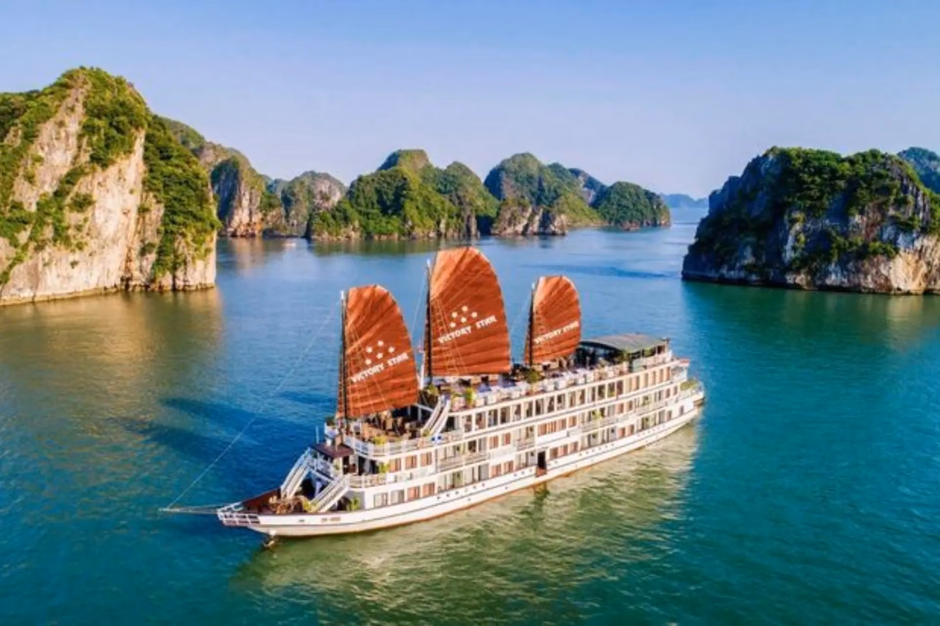 Ha Long Bay cruise in Vietnam