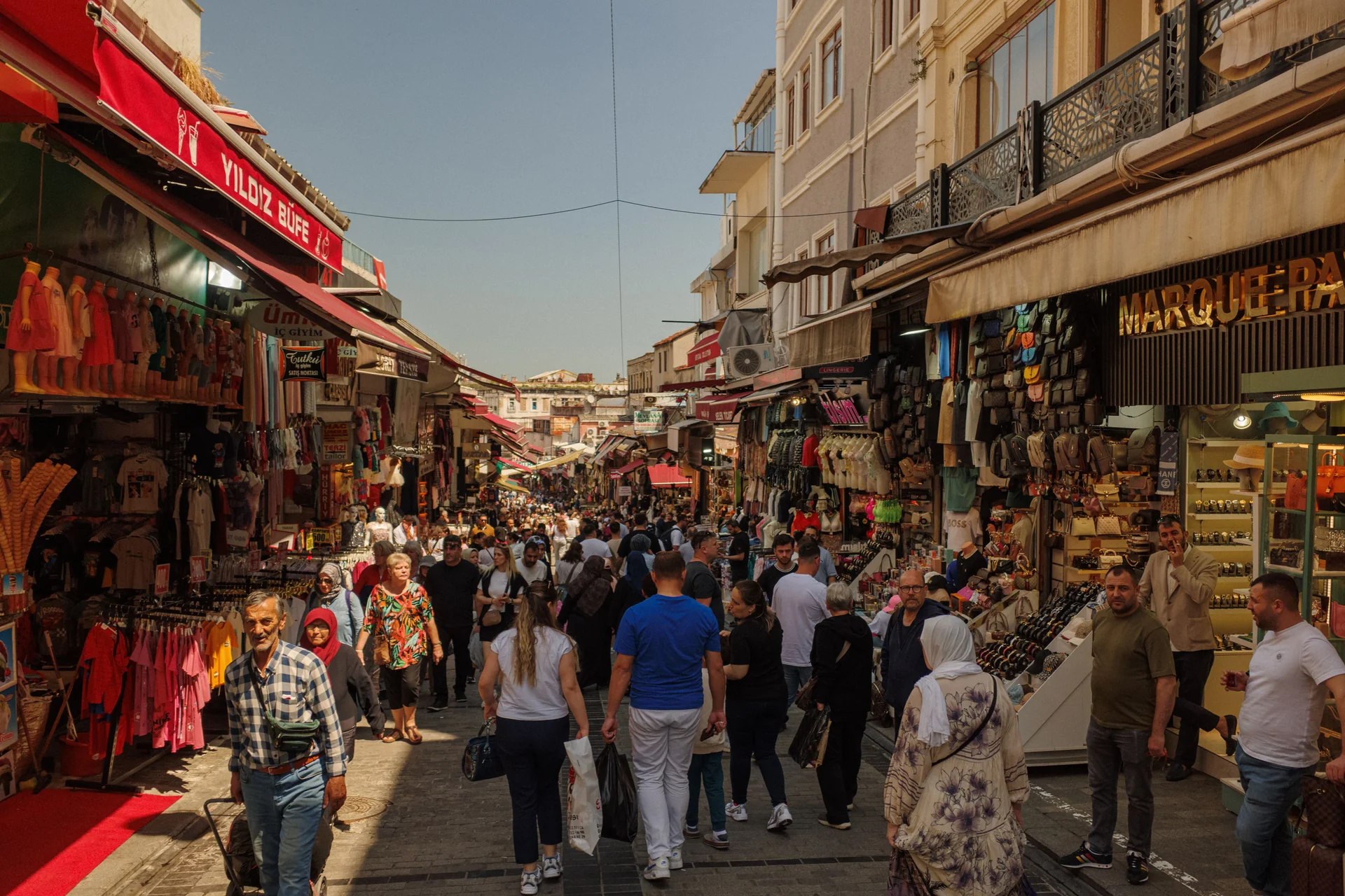 Vibrant scene at a bustling street market in Istanbul, Türkiye.