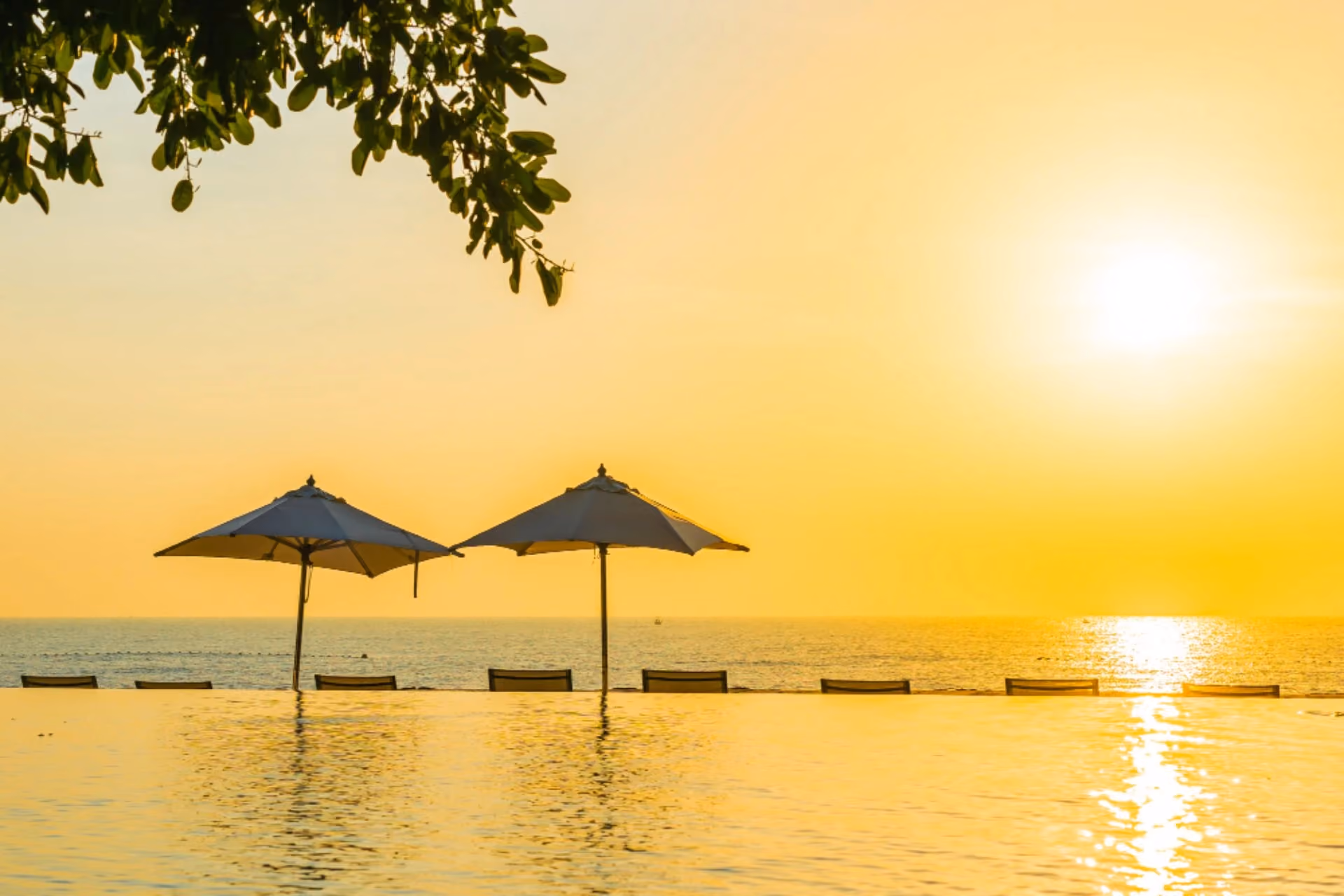 Peaceful beachfront in Thailand with sunny weather in December, ideal for travellers comparing Sri Lanka vs Thailand in December