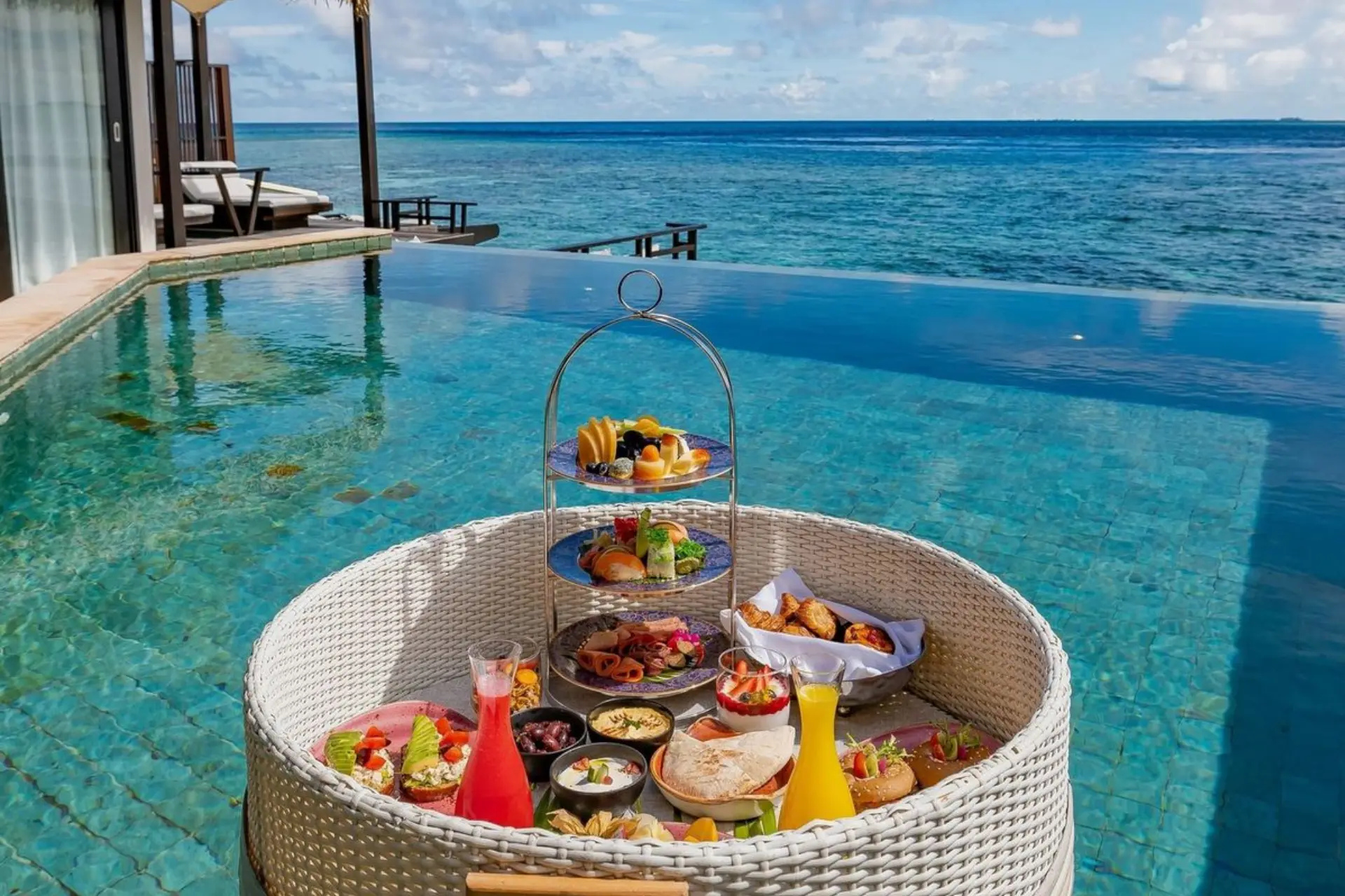 Bali December floating breakfast