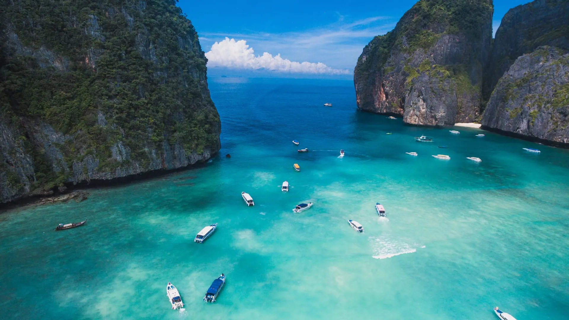 Limestone islands and turquoise water in Krabi