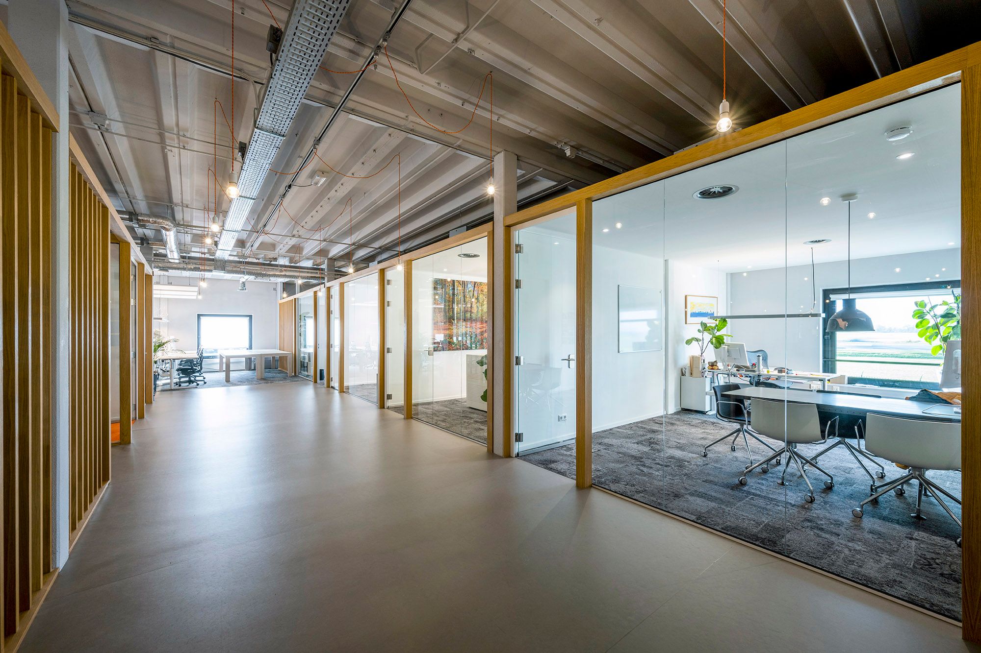 De Corridor 27