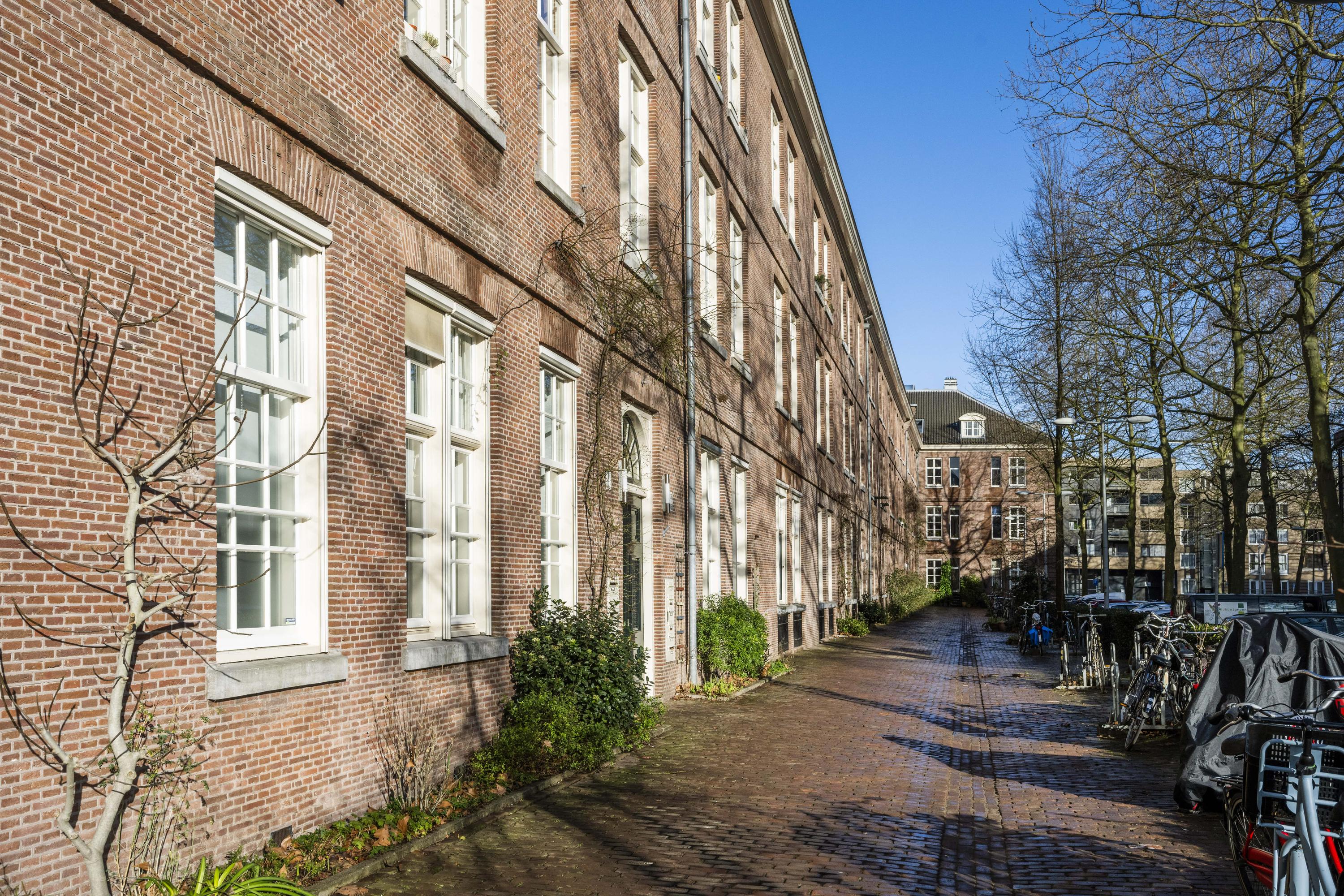 Sarphatistraat 656