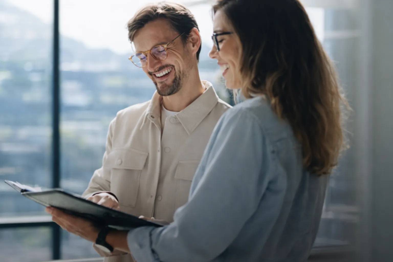Equipo de trabajo integrando sistemas