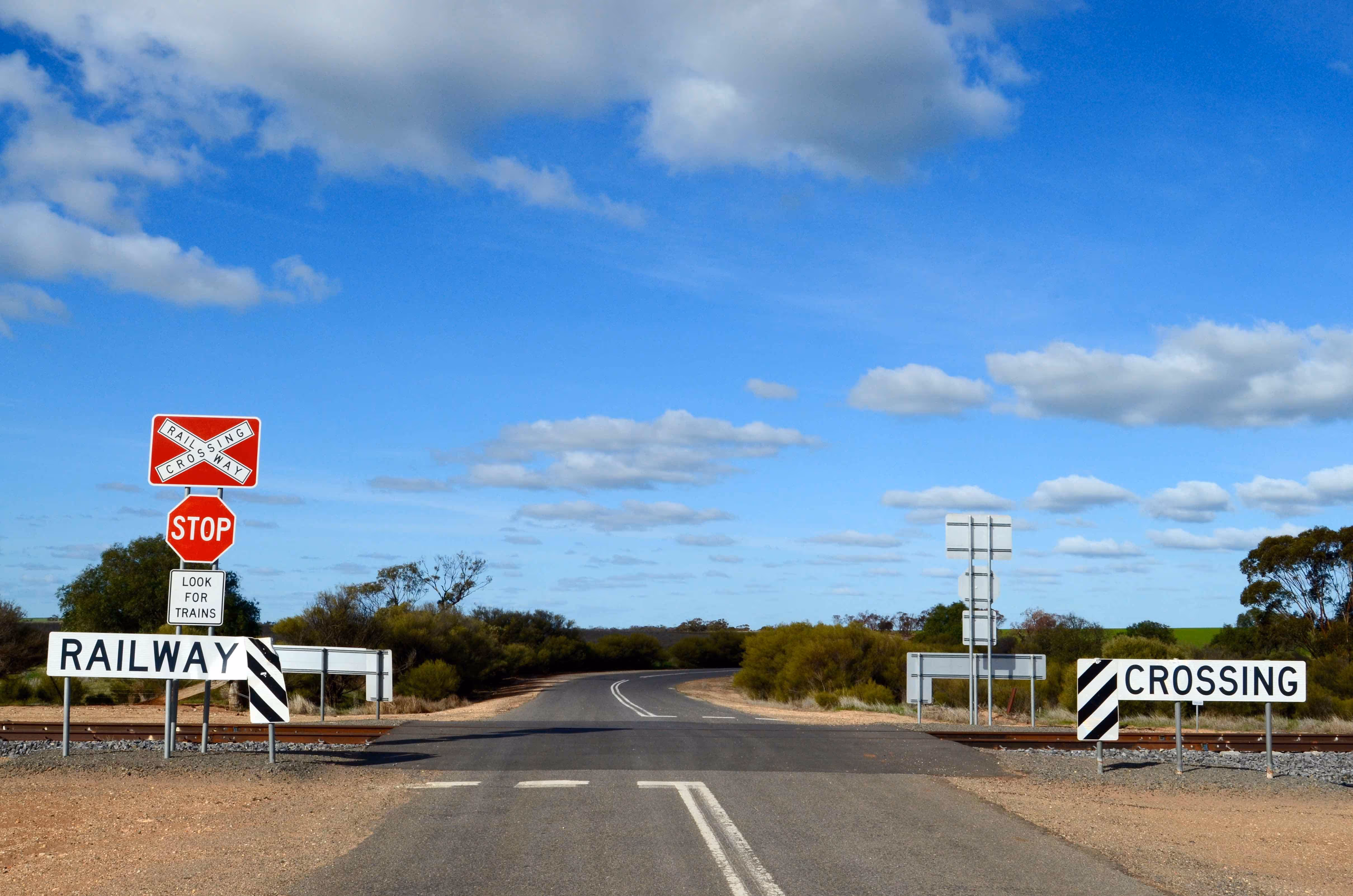 Level crossing for rail and road