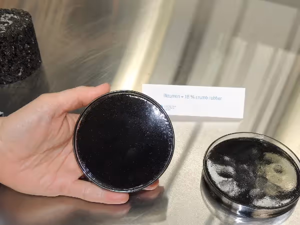 Crumb rubber bitumen