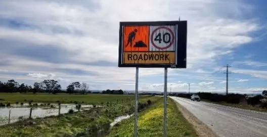 The TriSign changeable multiple message frame