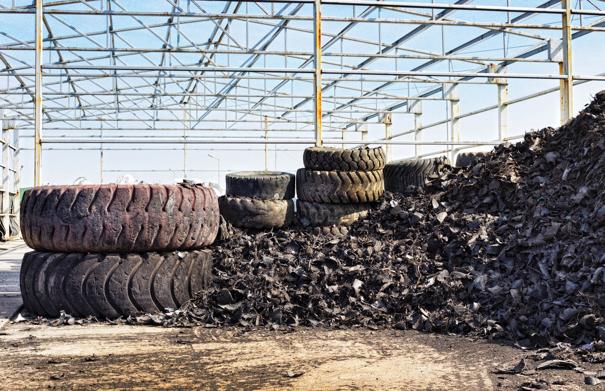 Tyres and crumb rubber
