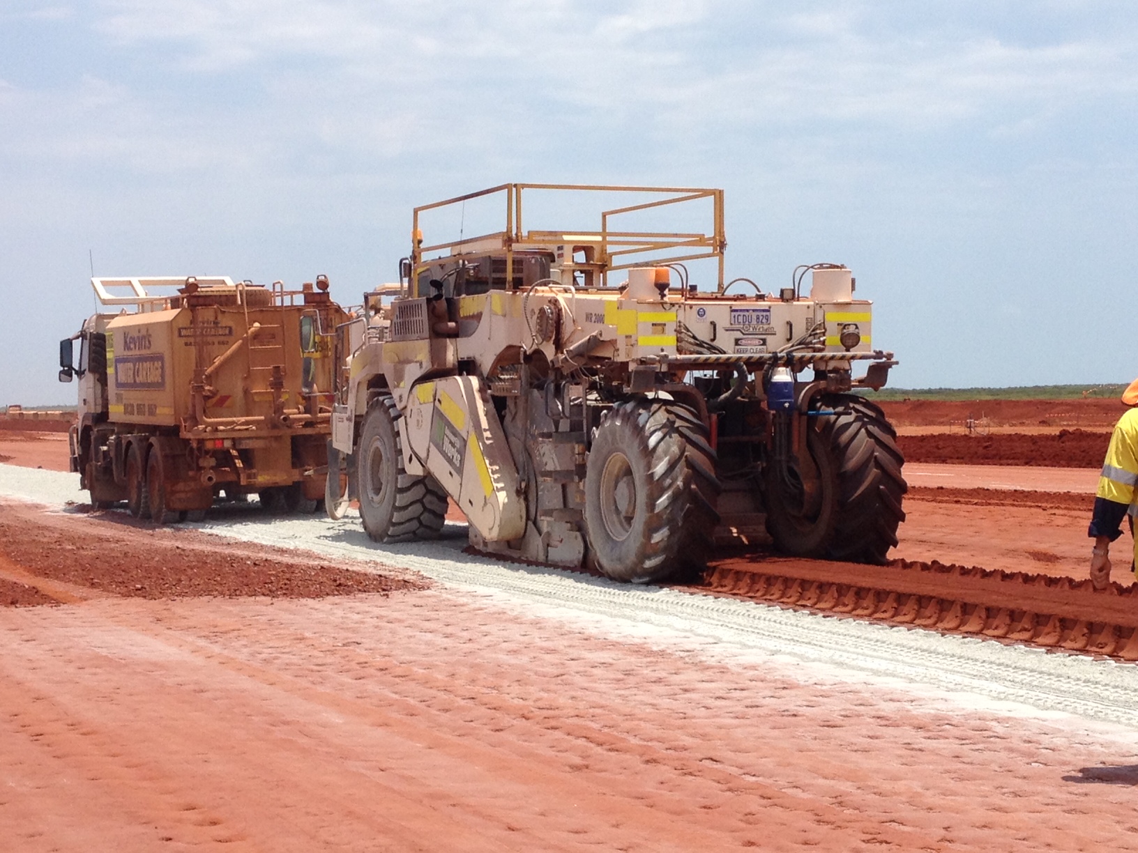 Stabiliser vehicle stabilising pavement.