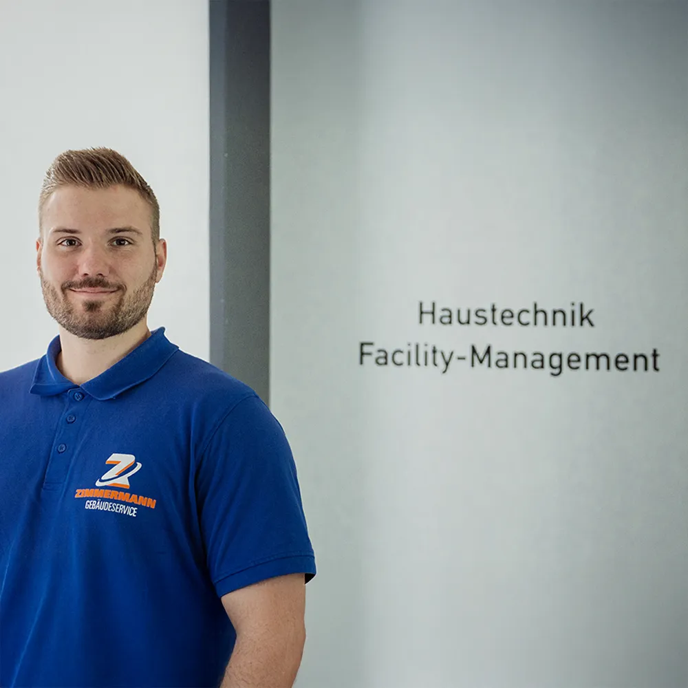 Das Foto zeigt einen Mitarbeiter der Zimmermann Gebäudeservice GmbH.