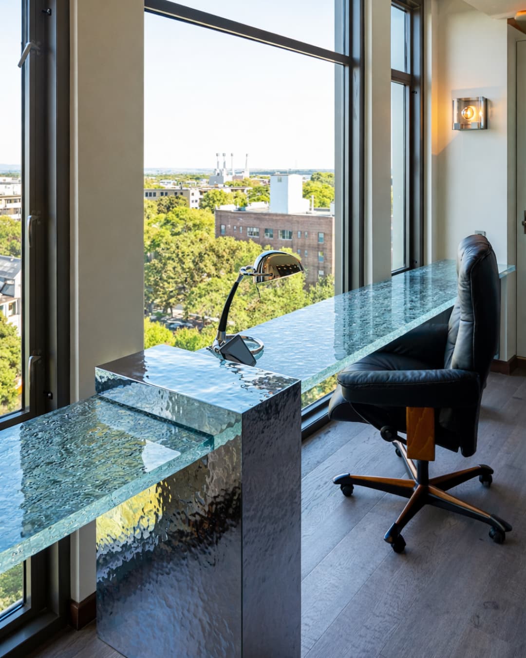 Bureau en verre pour espace de travail