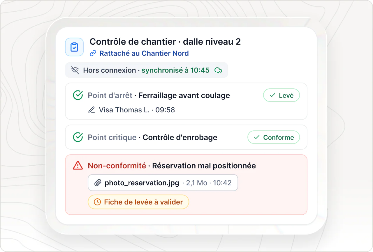 Formulaire de contrôle chantier sur mobile : point d'arrêt levé avec visa, non-conformité avec photo et fiche de levée