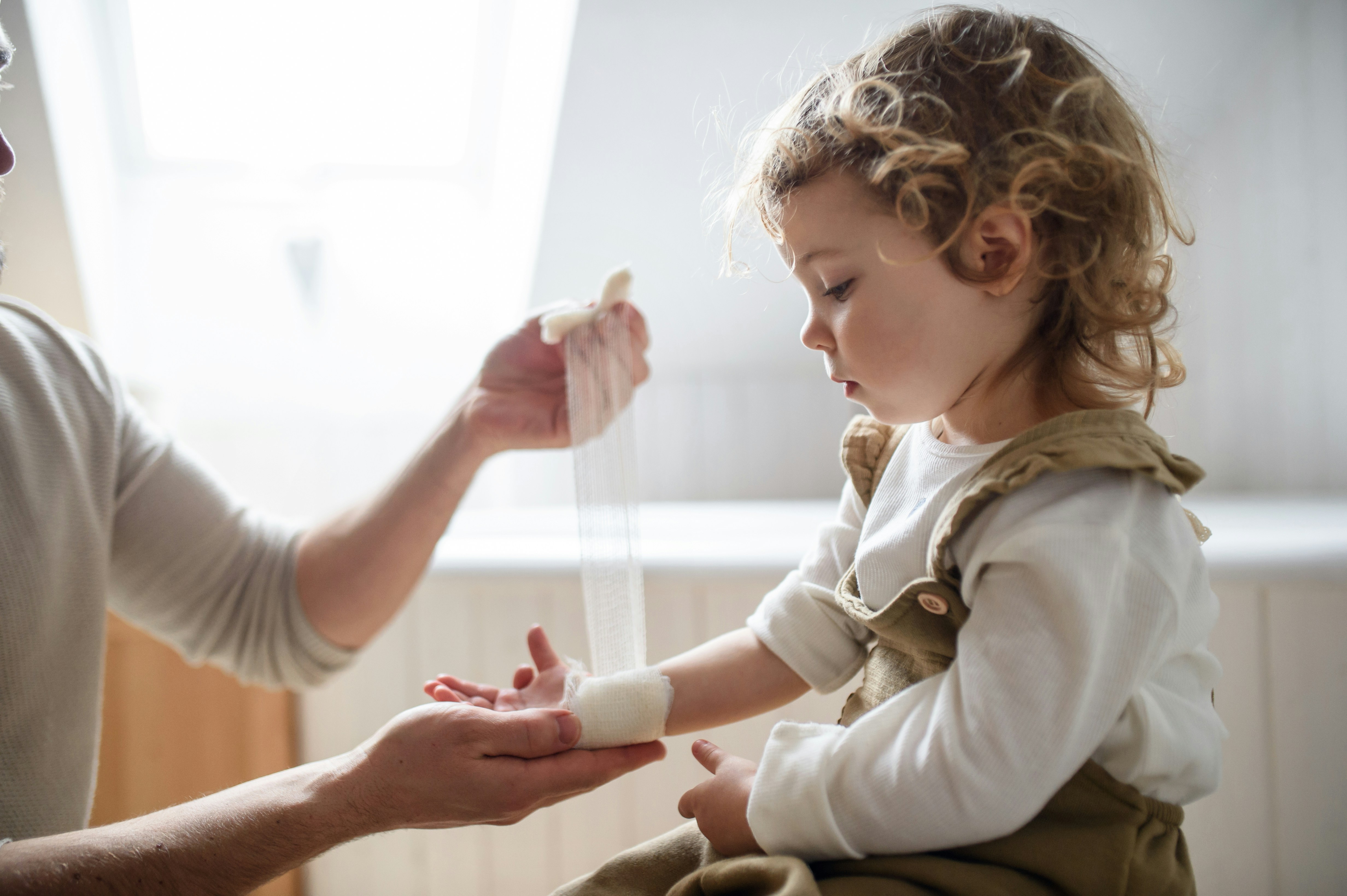 Plaies et coupures en vacances : quand désinfecter suffit et quand consulter ?