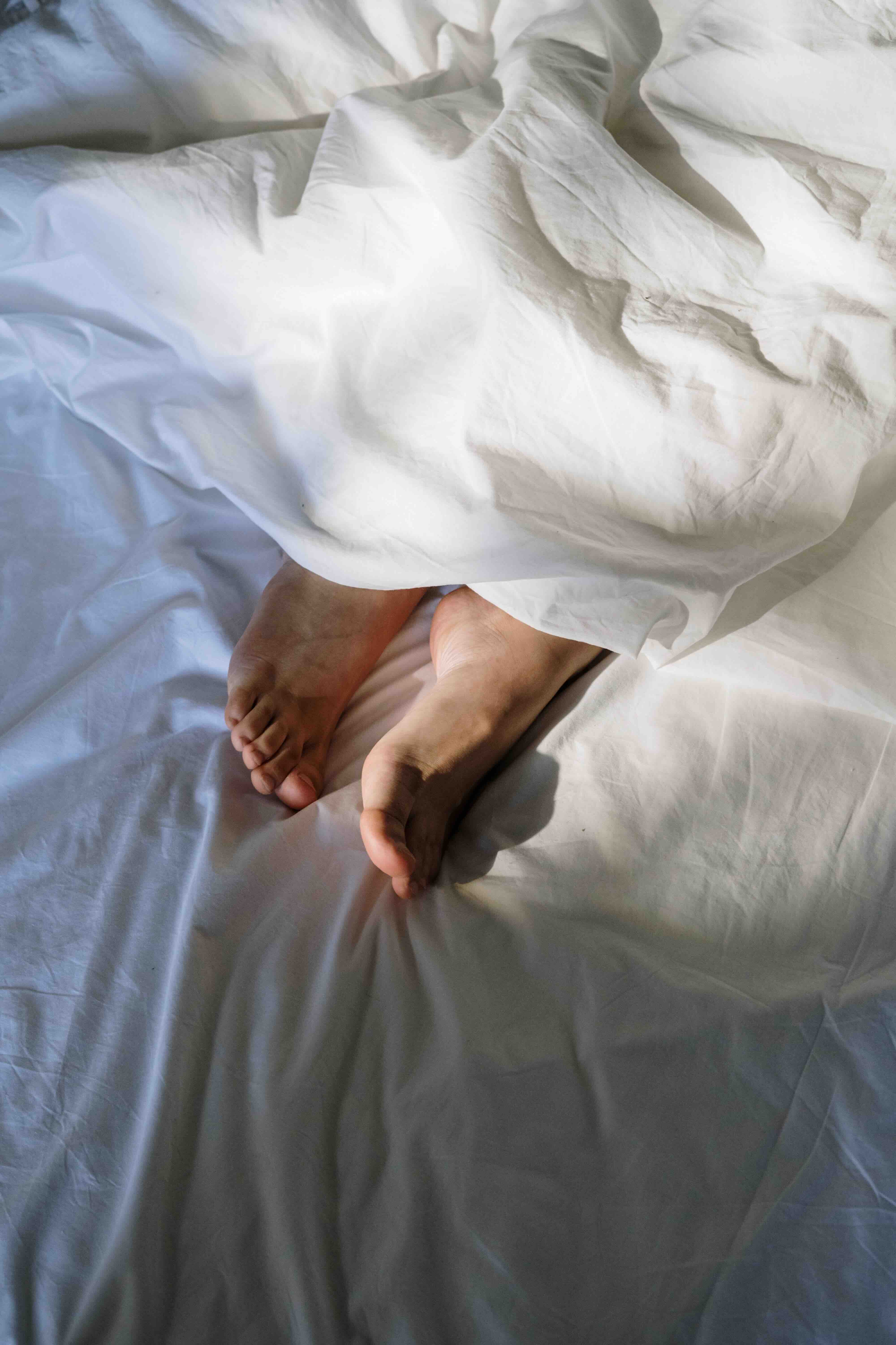 Douleur sous le talon, surtout le matin : est-ce une épine calcanéenne ?