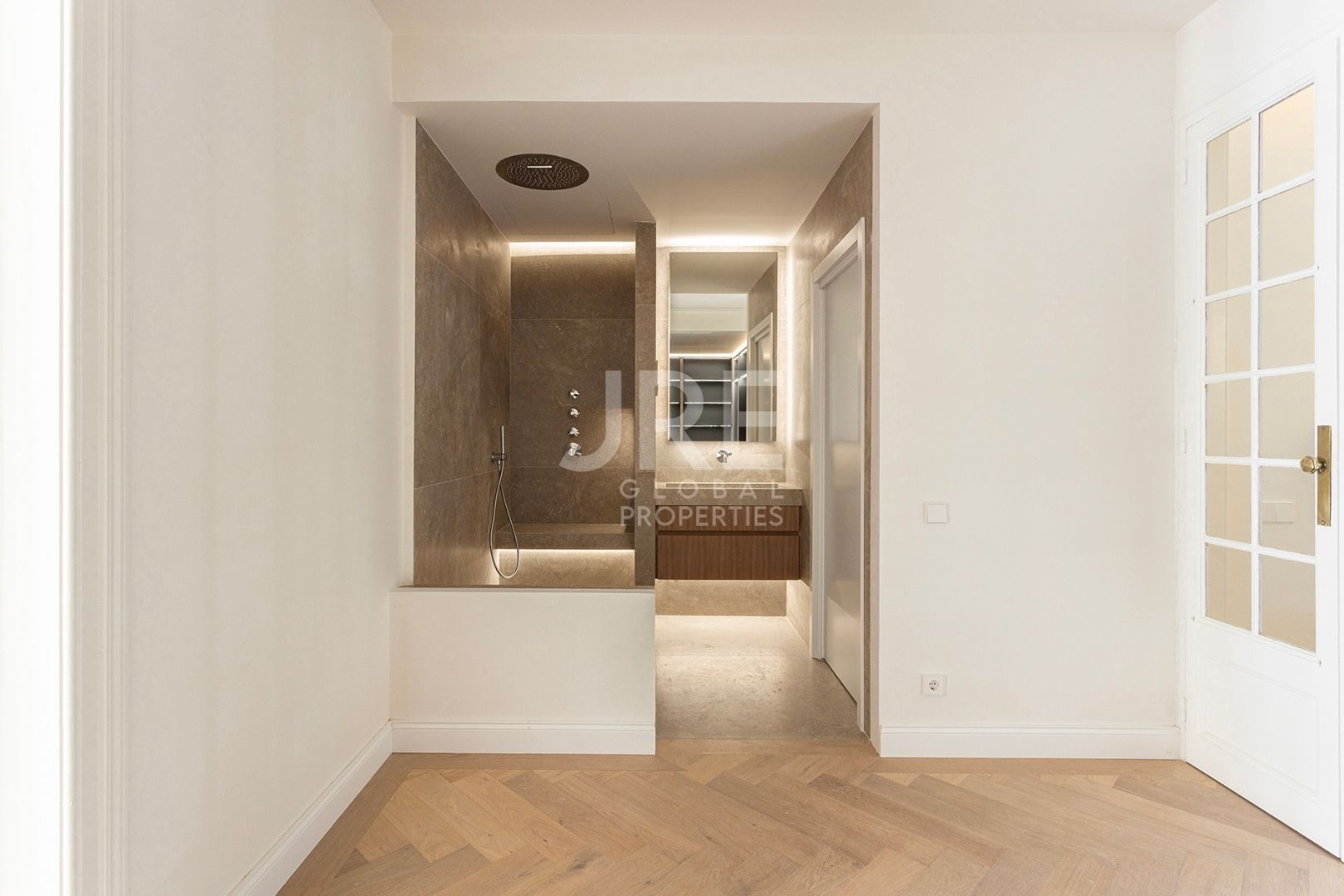 Exclusive High-Floor Luxury Apartment - Photo 11 | JRE Global Properties