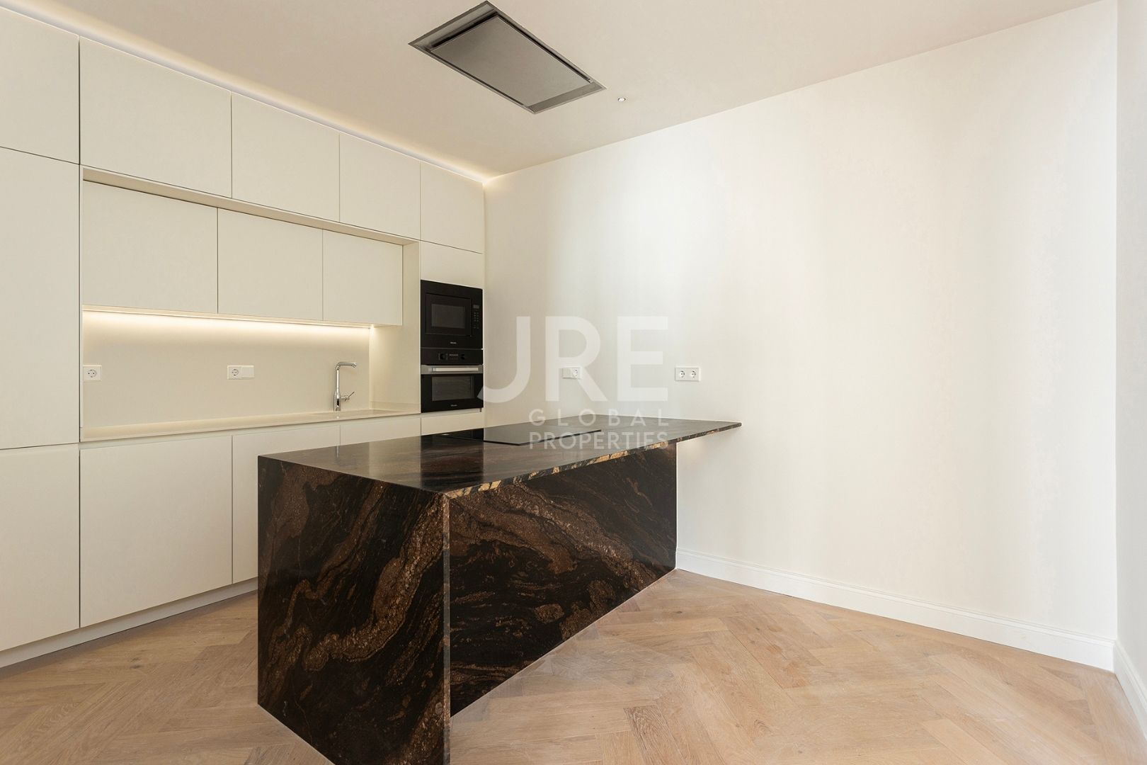 Exclusive High-Floor Luxury Apartment - Photo 4 | JRE Global Properties