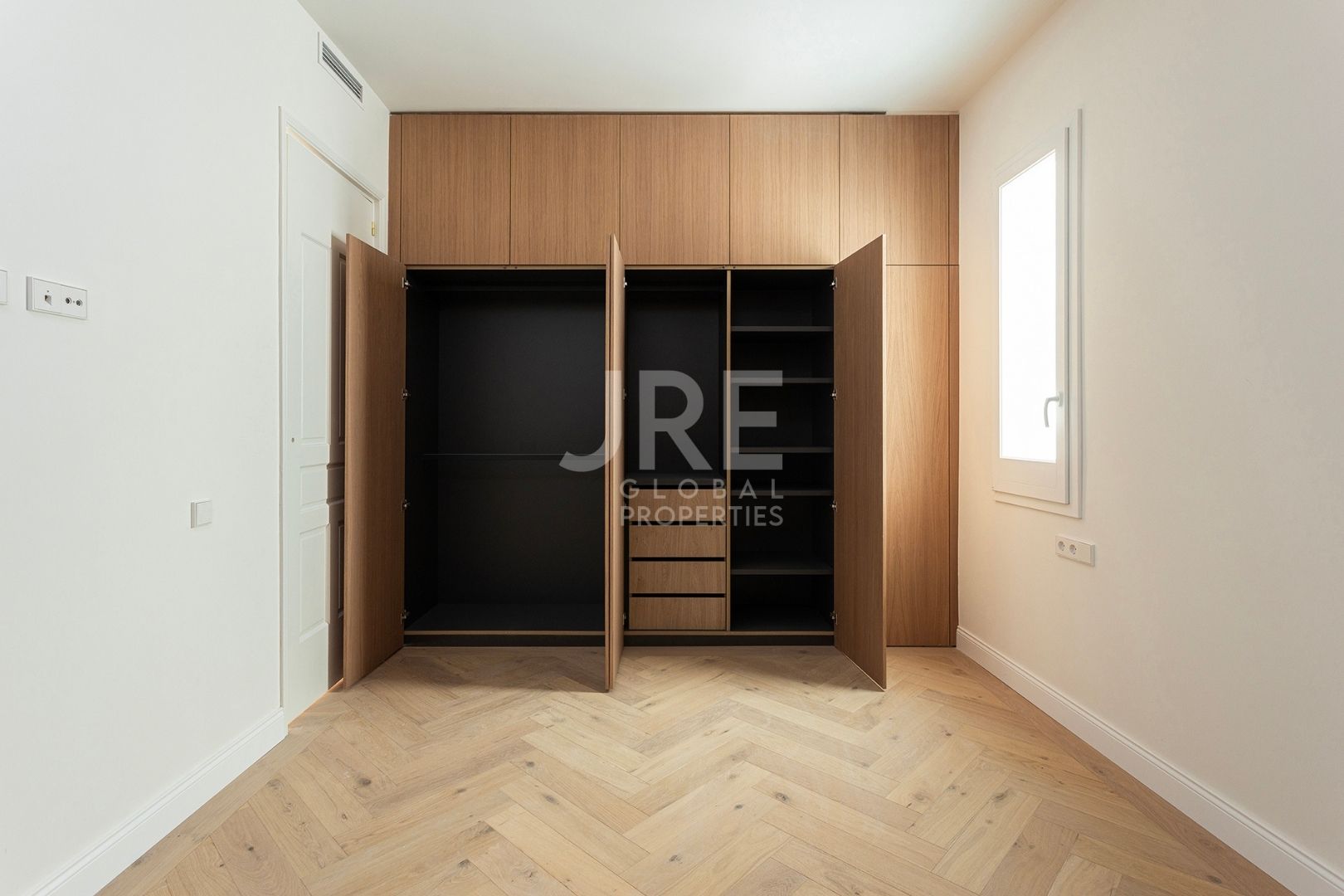 Exclusive High-Floor Luxury Apartment - Photo 15 | JRE Global Properties