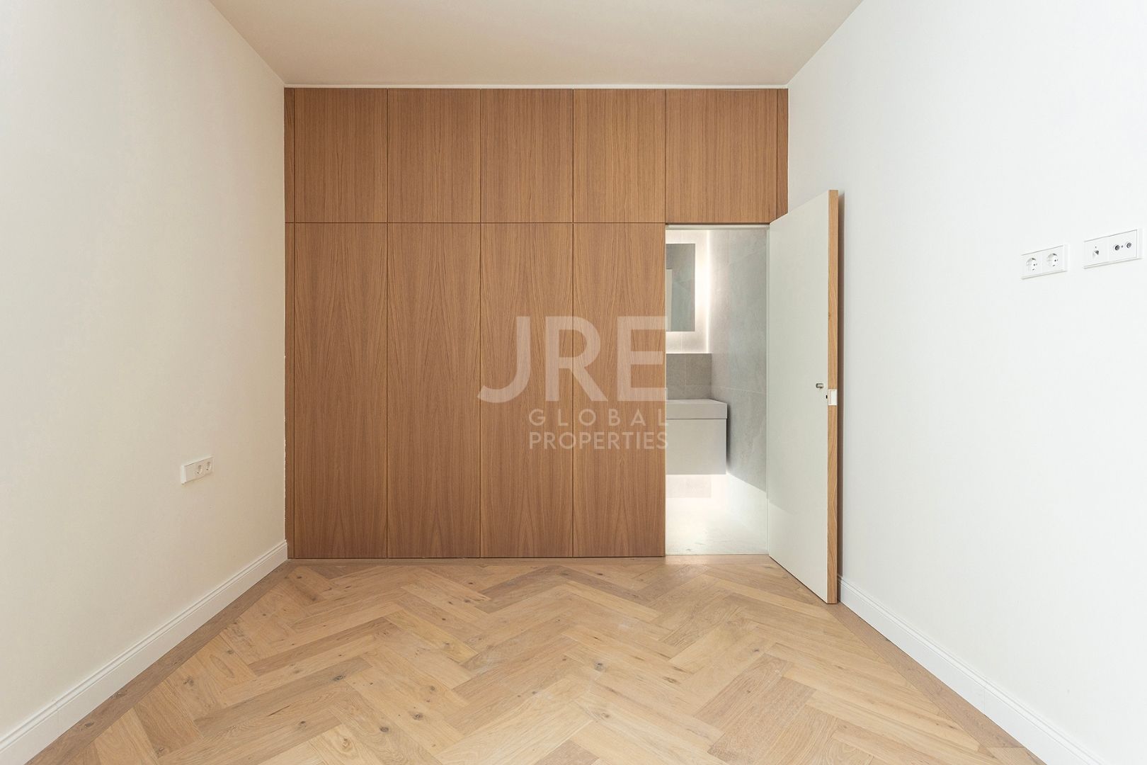 Exclusive High-Floor Luxury Apartment - Photo 16 | JRE Global Properties