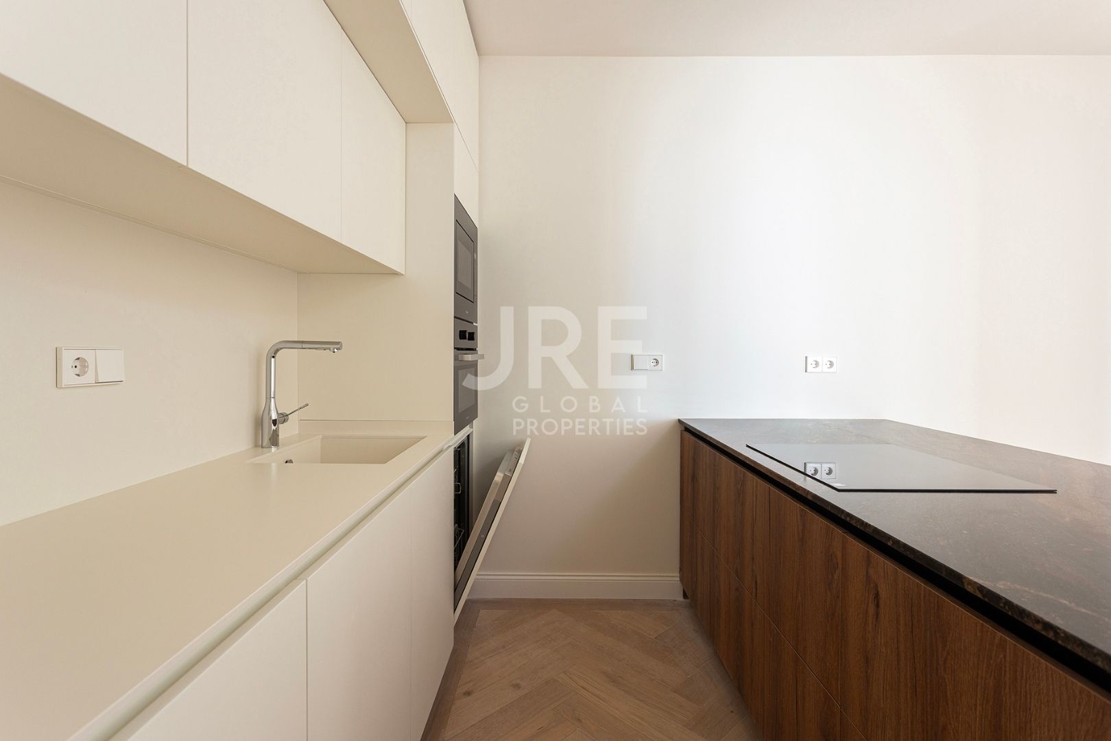 Exclusive High-Floor Luxury Apartment - Photo 9 | JRE Global Properties