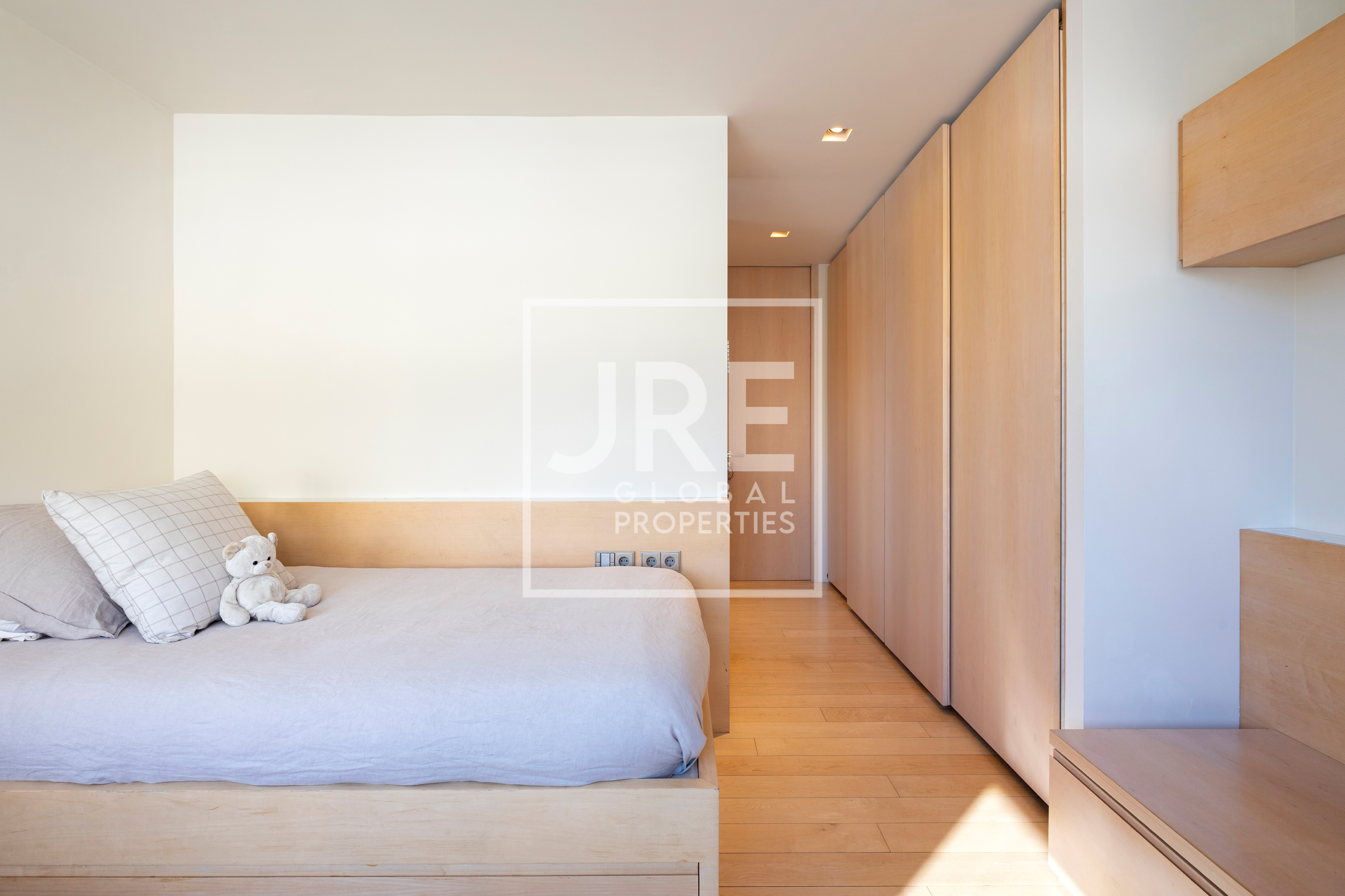 House Tibidabo - Photo 13 | JRE Global Properties