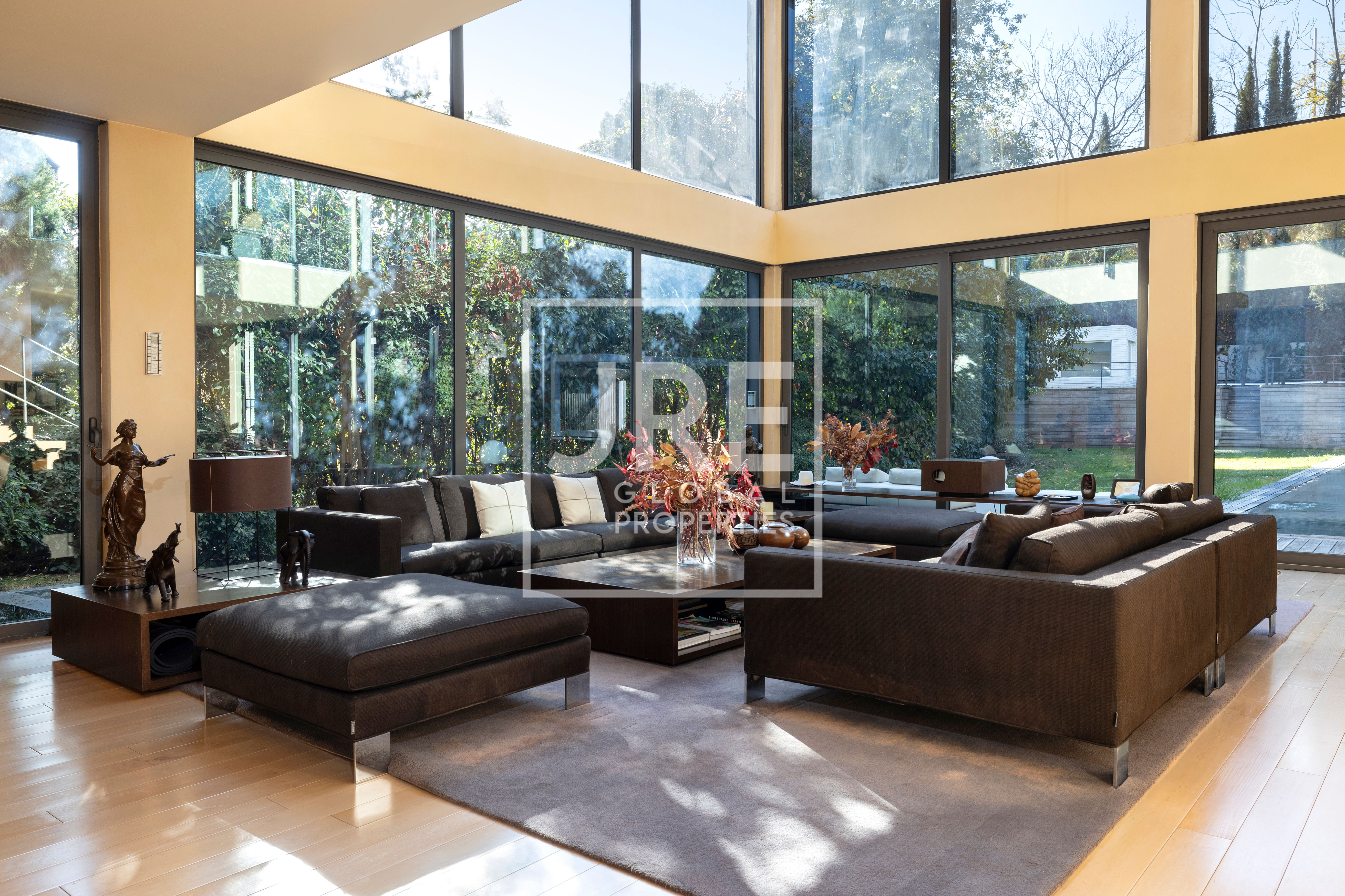 House Tibidabo - Photo 3 | JRE Global Properties
