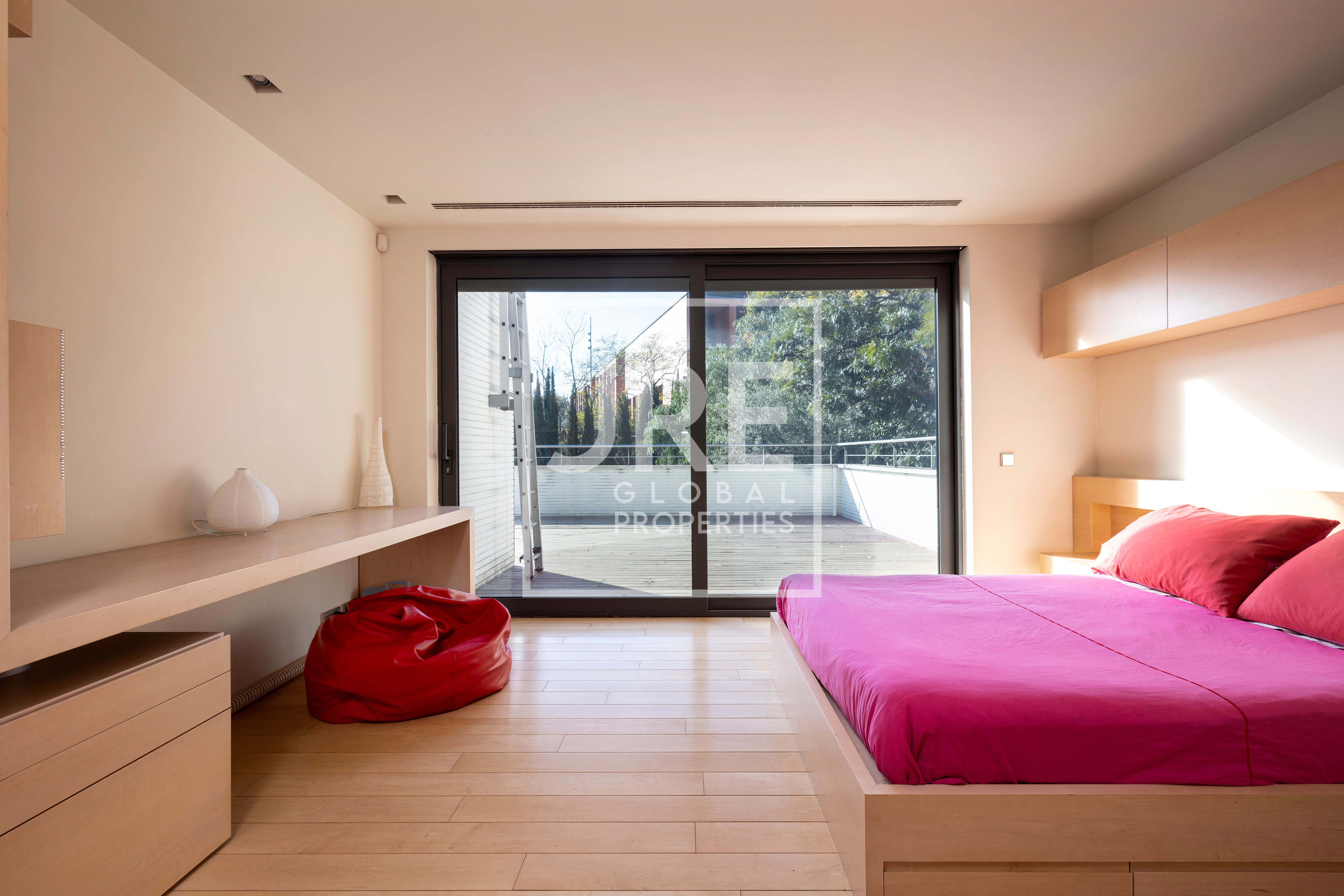 House Tibidabo - Photo 10 | JRE Global Properties