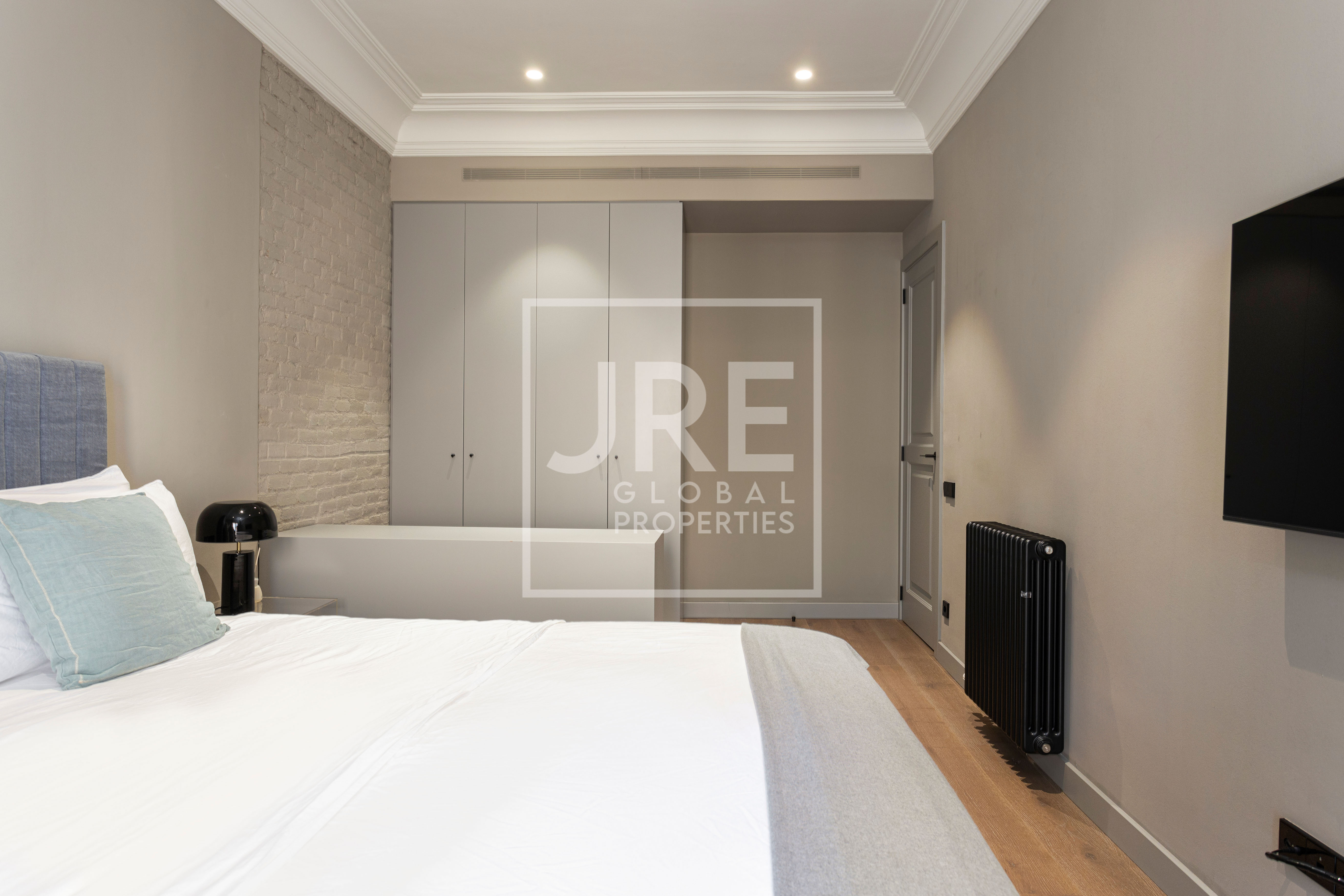 Rambla Catalunya Property - Photo 9 | JRE Global Properties