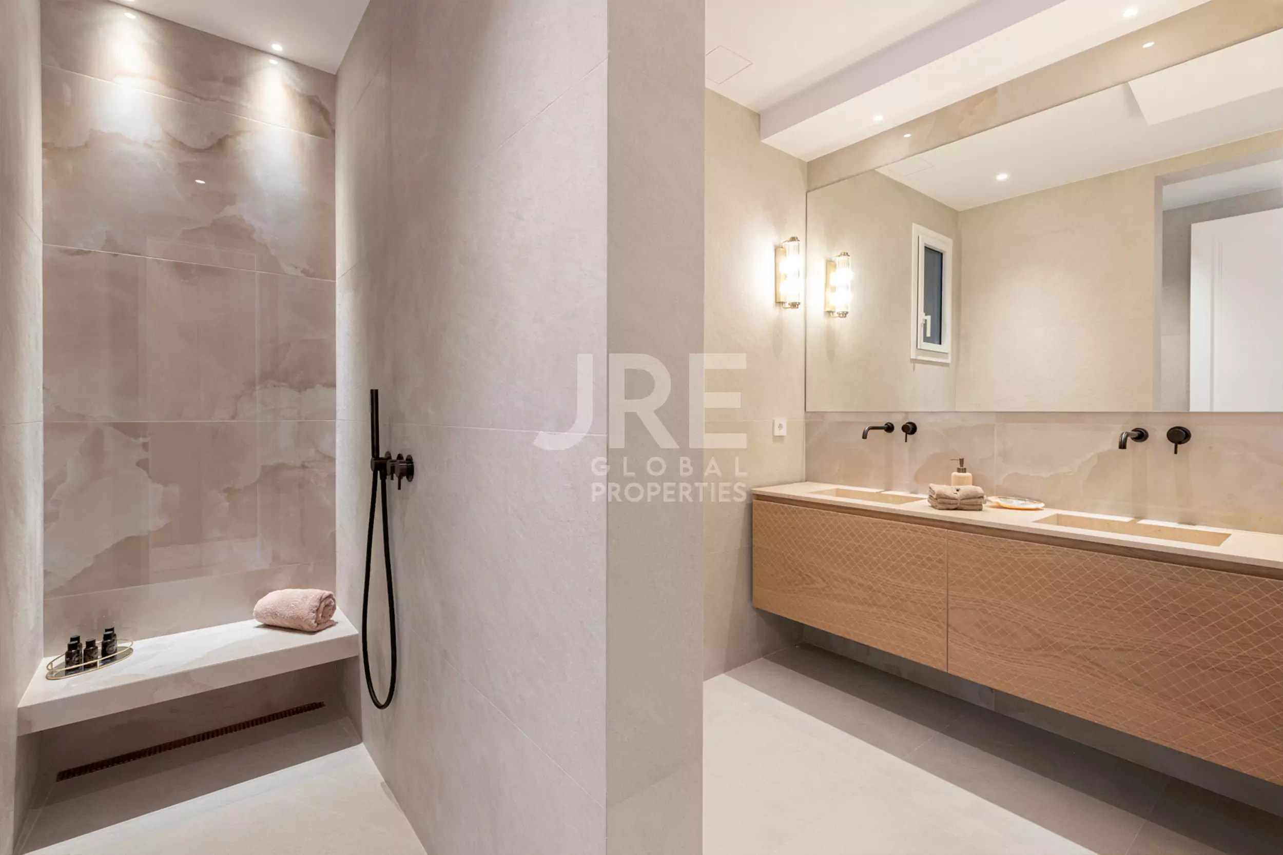 luxury-penthouse-recently-refurbished-large-bathroom