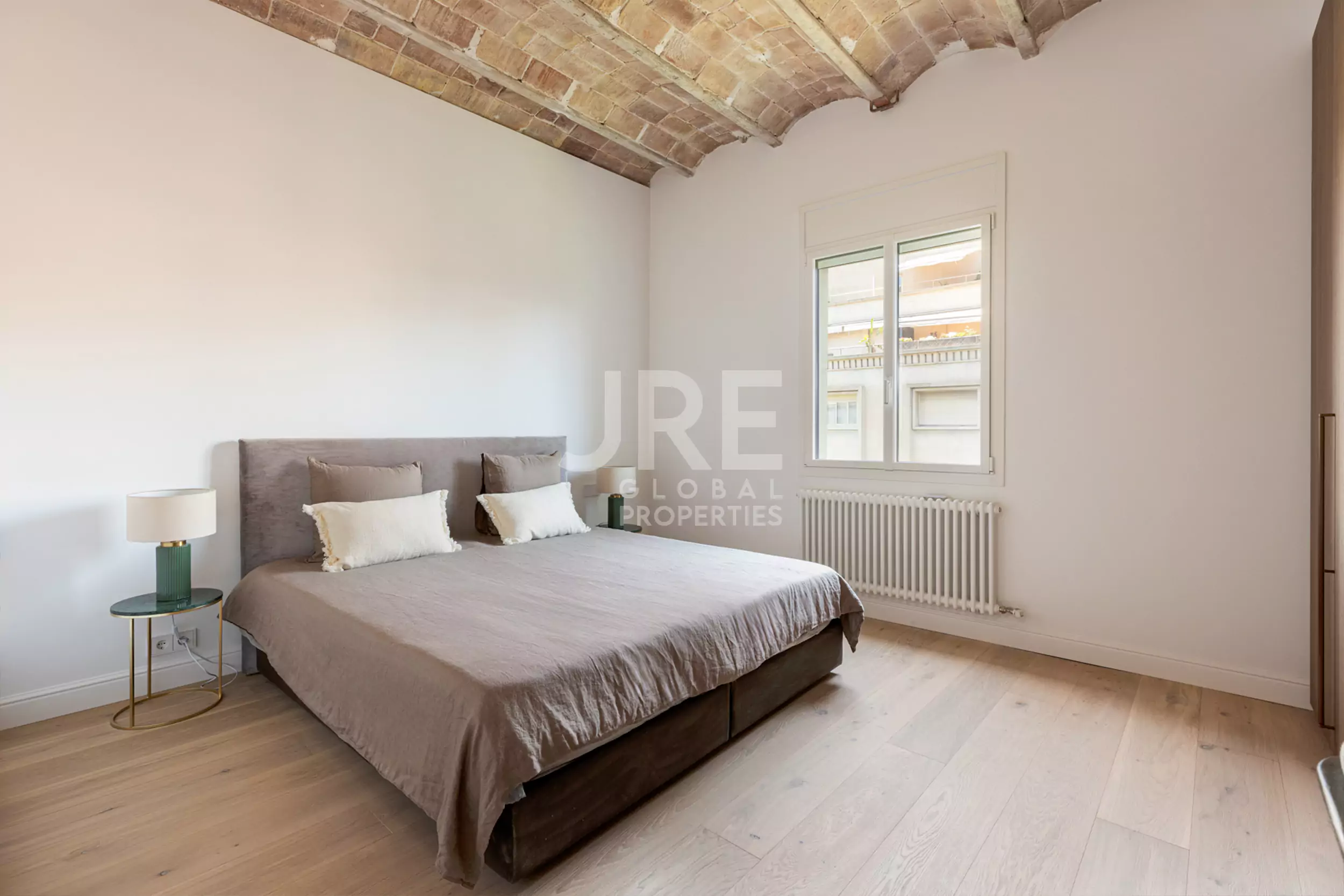 luxury-penthouse-recently-refurbished-bedroom-wooden-ceiling