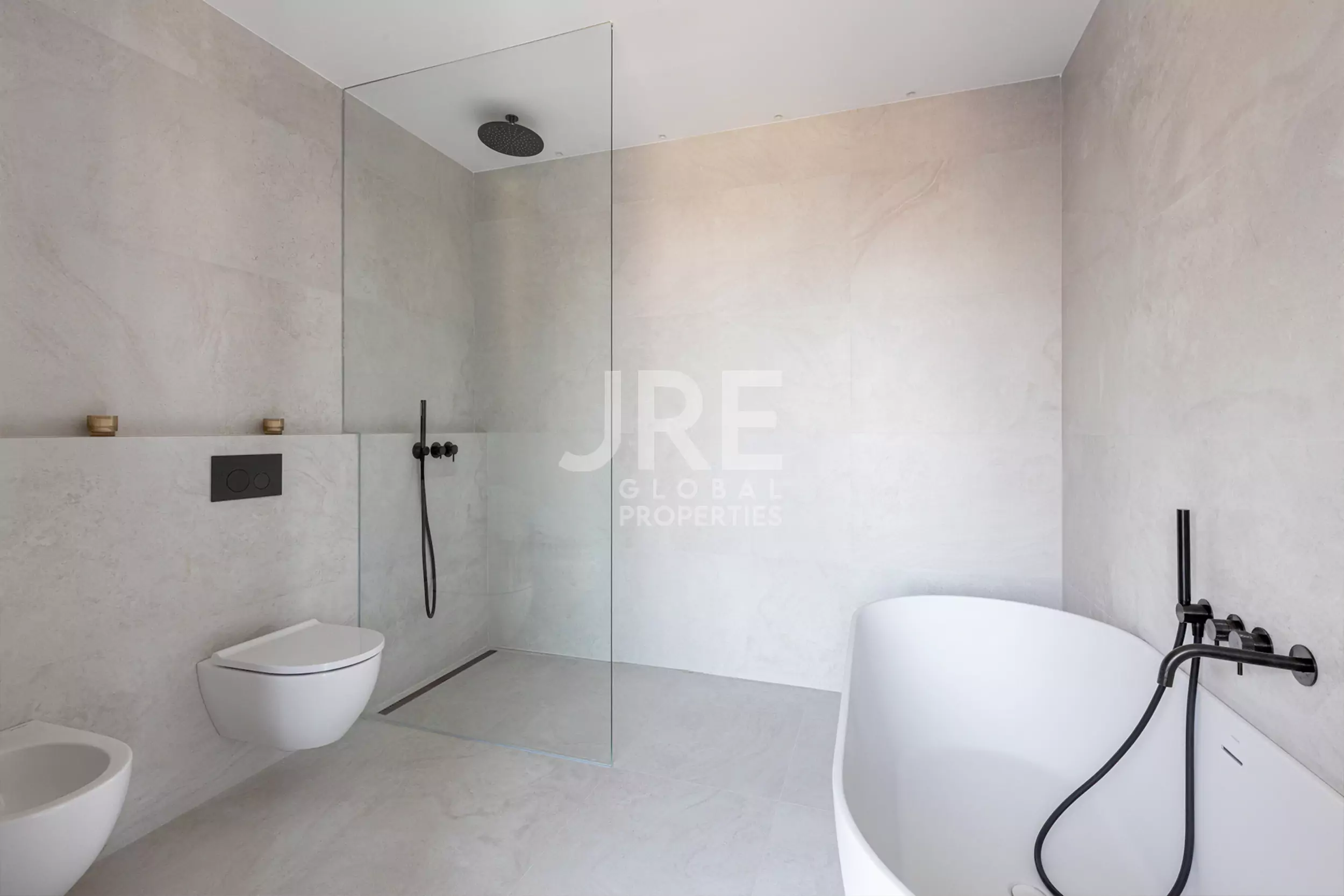 luxury-penthouse-recently-refurbished-bathroom-bathtub