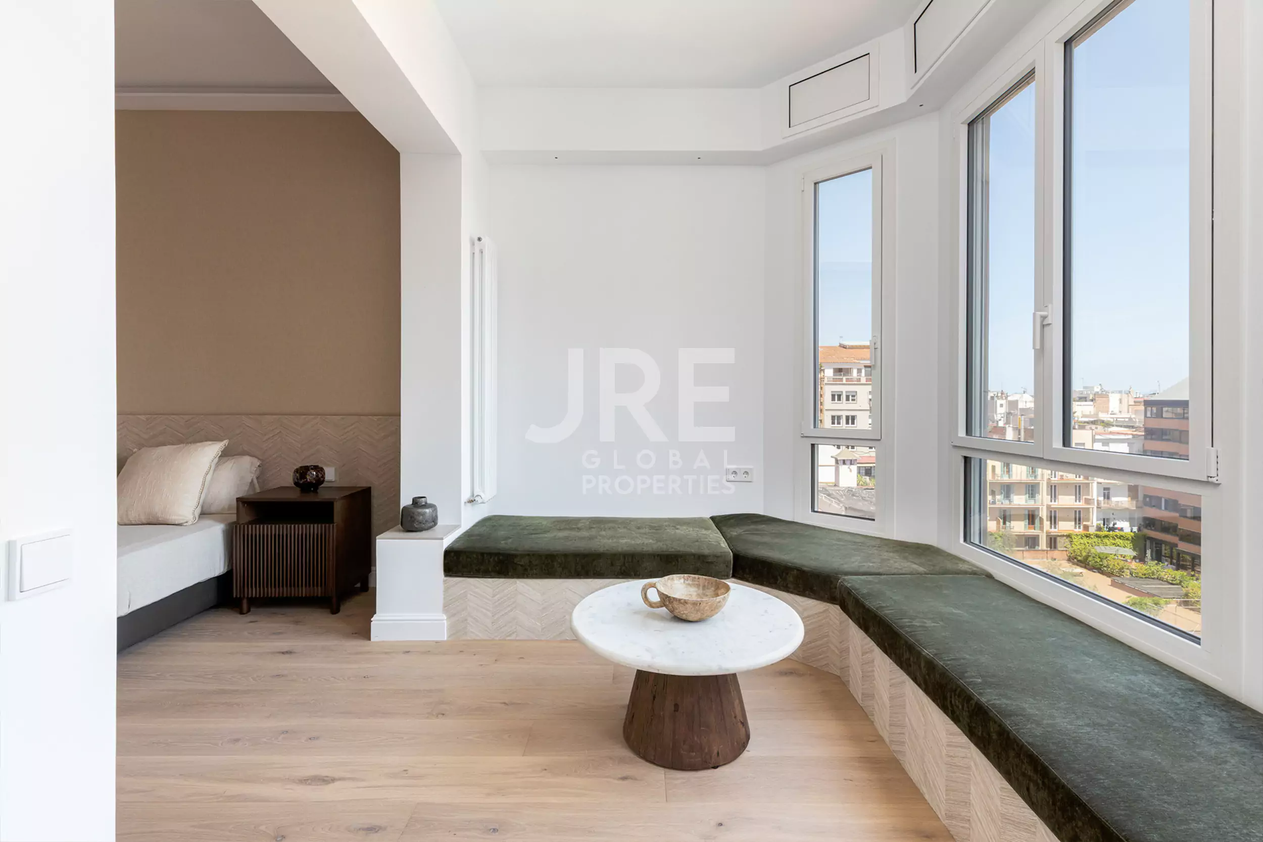 luxury-penthouse-recently-refurbished-bedroom-sitting-area