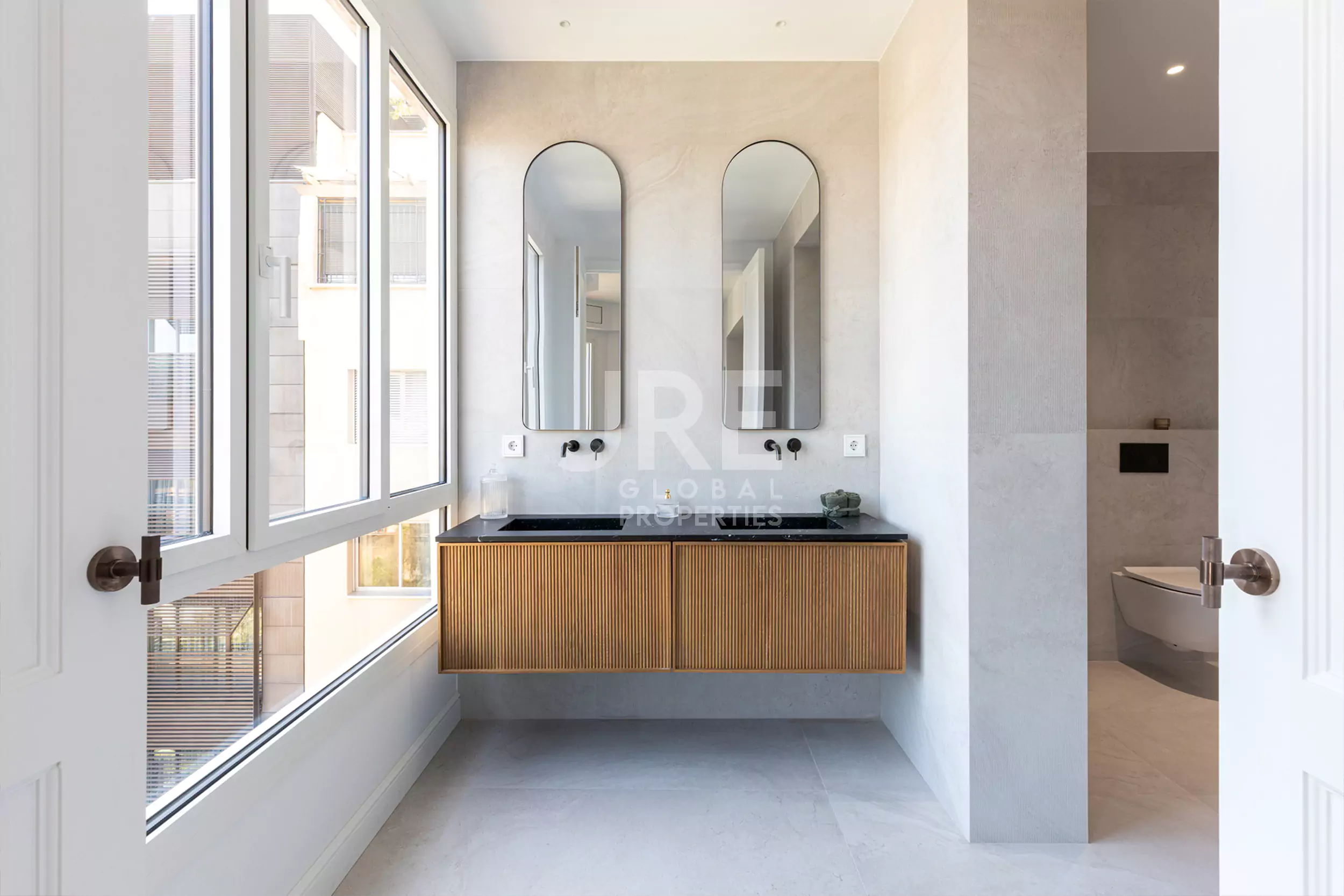 luxury-penthouse-recently-refurbished-bathroom-double-sink