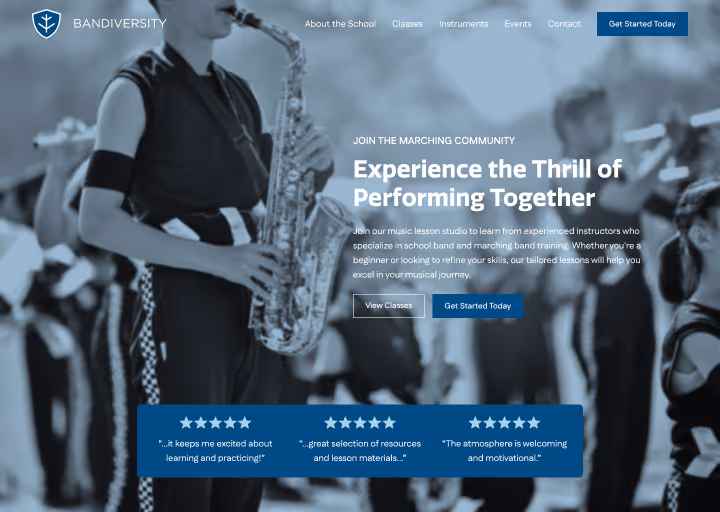 Marching band members playing saxophone and clarinet wearing black uniforms during a performance. - Muserna